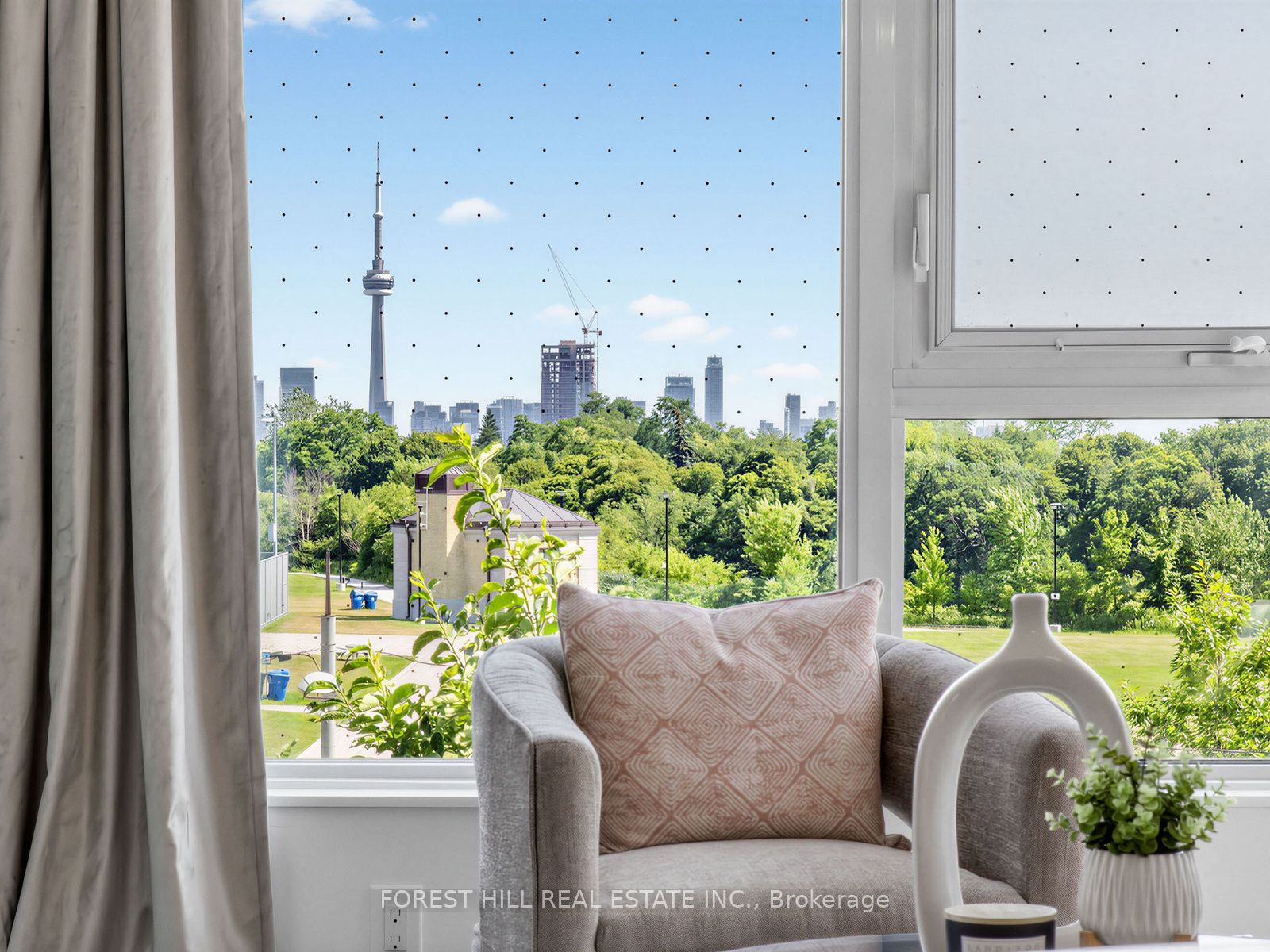 6 Parkwood Avenue 313, Toronto, ON M4V 2W8 photo 4