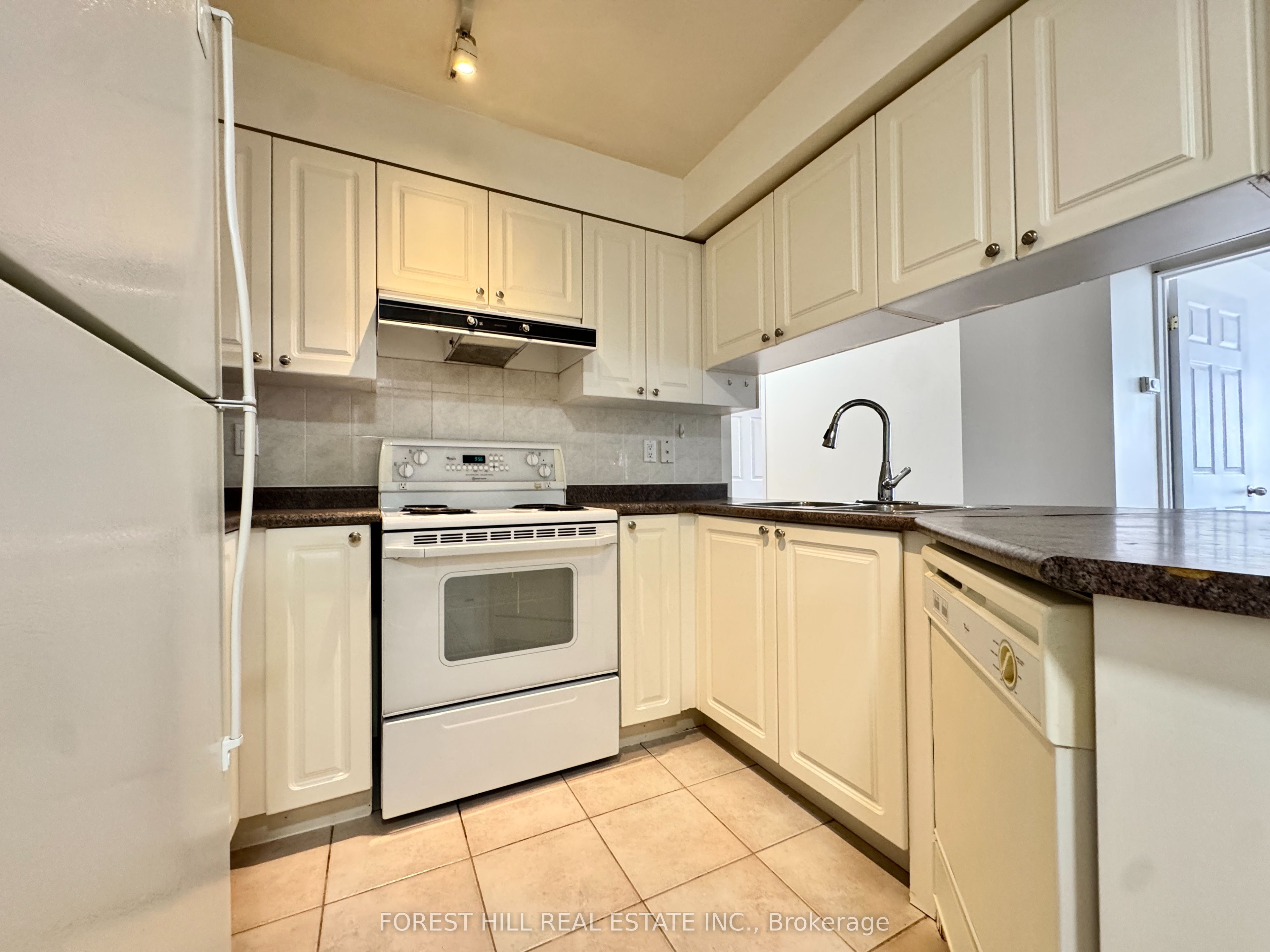 889 Bay Street 810, Toronto, ON M5S 3K6