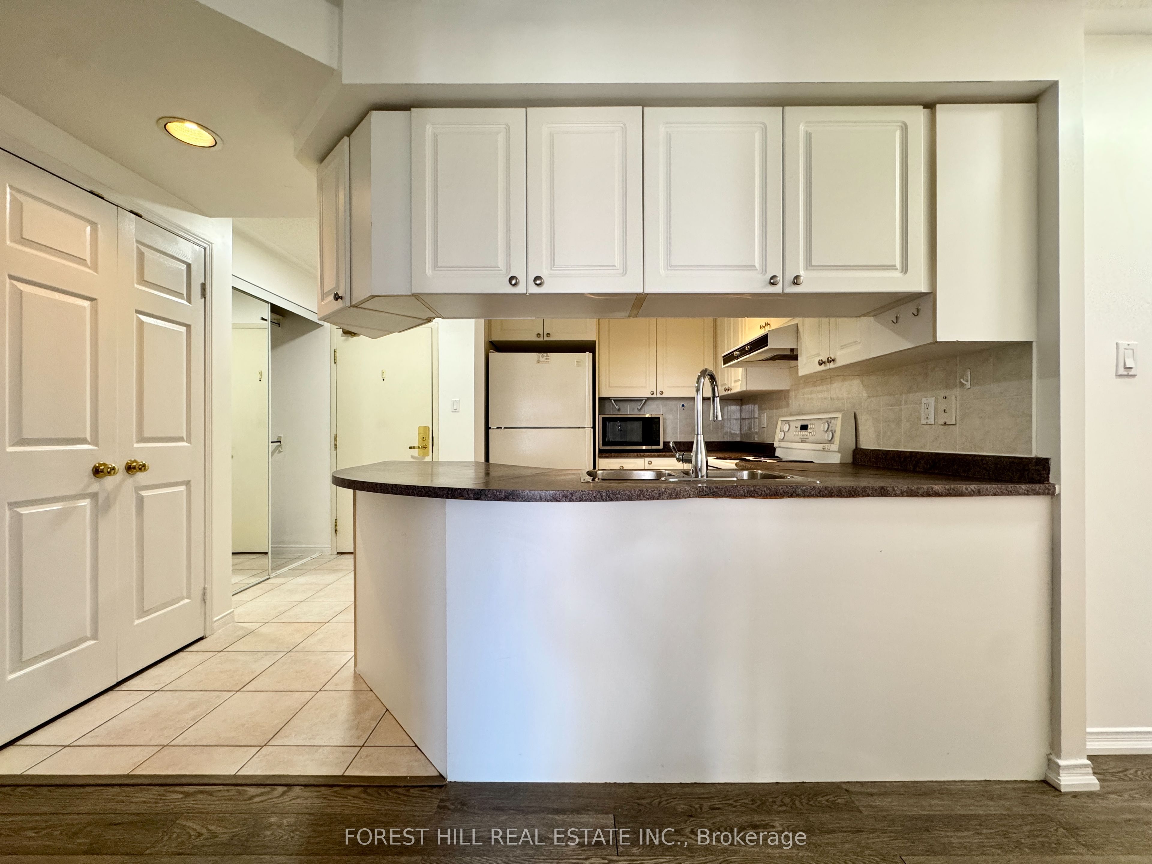 889 Bay Street 810, Toronto, ON M5S 3K6 photo 4