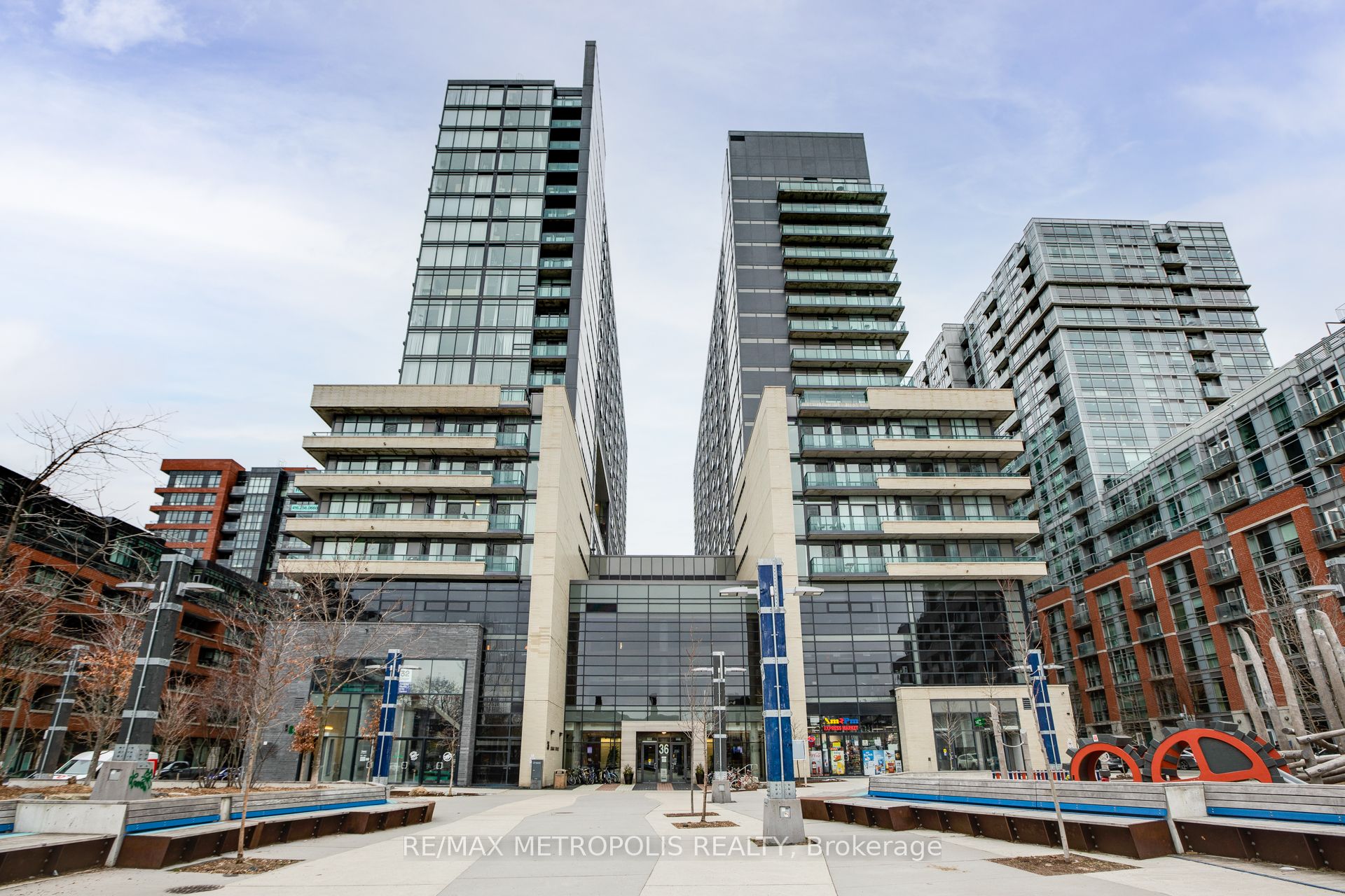 36 Lisgar Street 1902W, Toronto, ON M6J 0C7
