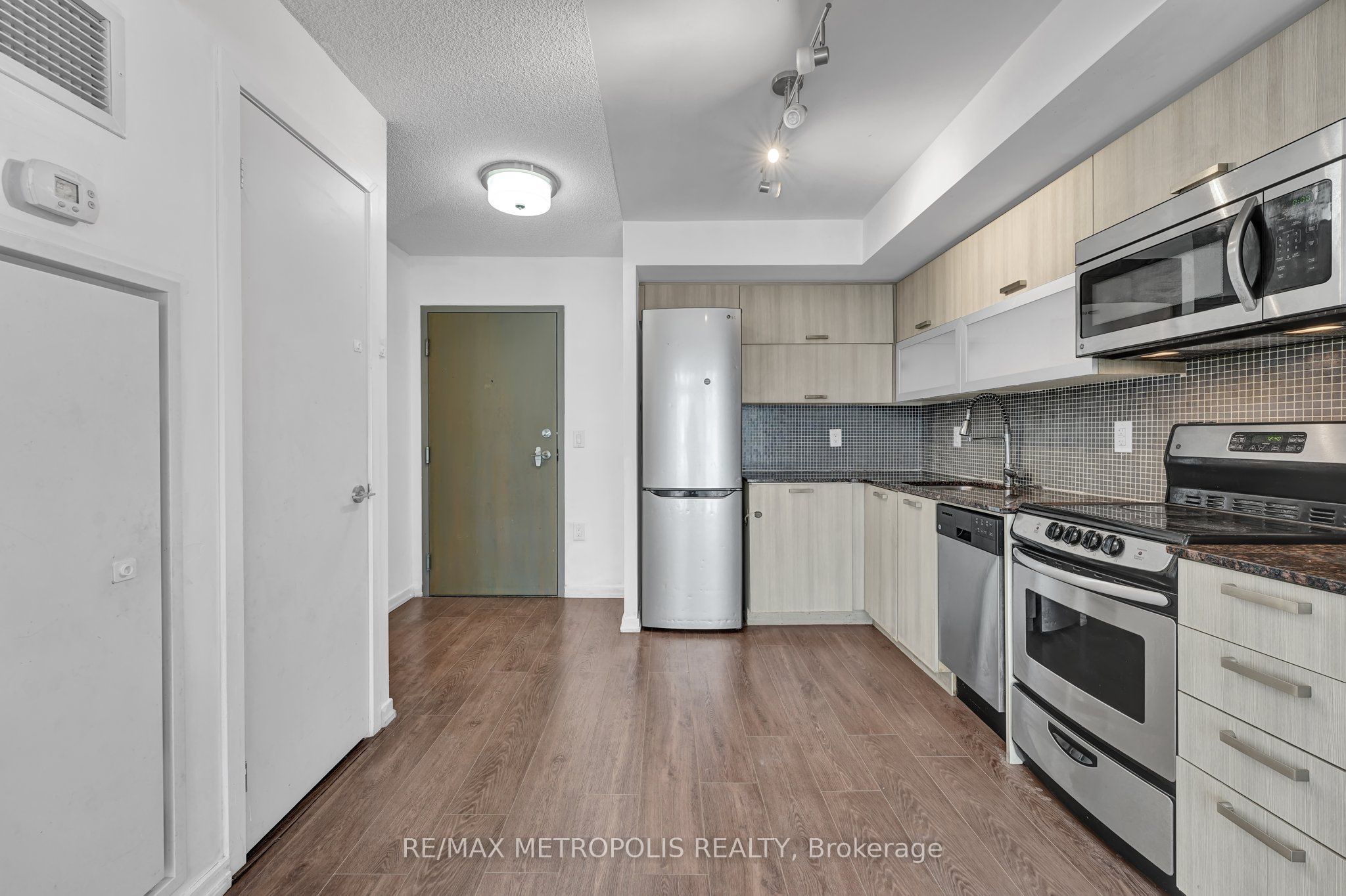 36 Lisgar Street 1902W, Toronto, ON M6J 0C7 photo 5