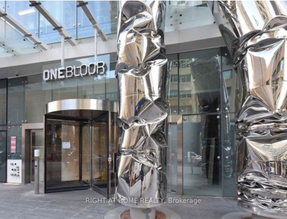 1 Bloor Street E 5706, Toronto, ON M4W 0A8 photo 3