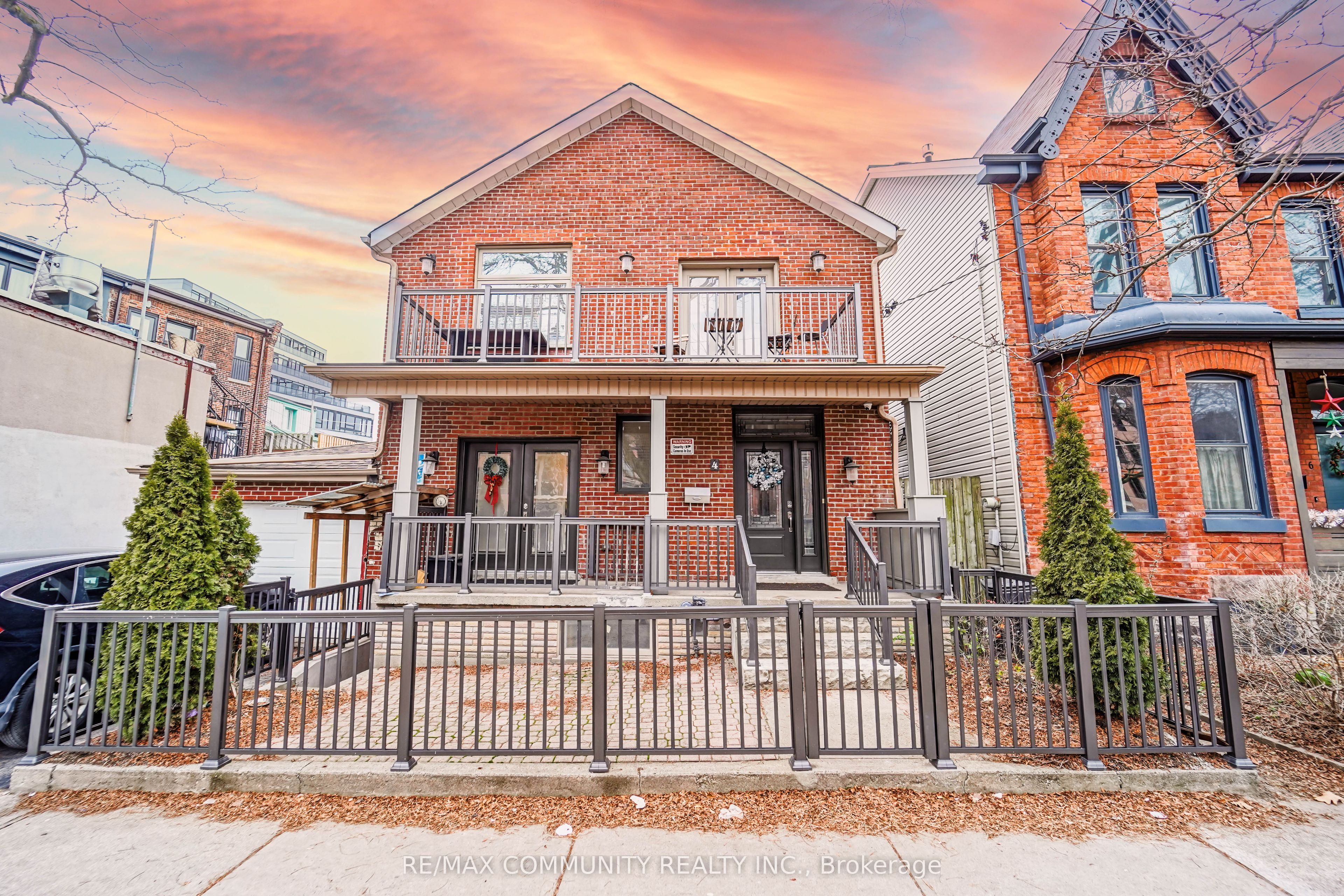 4 Lakeview Avenue Lower, Toronto, ON M6J 3B1