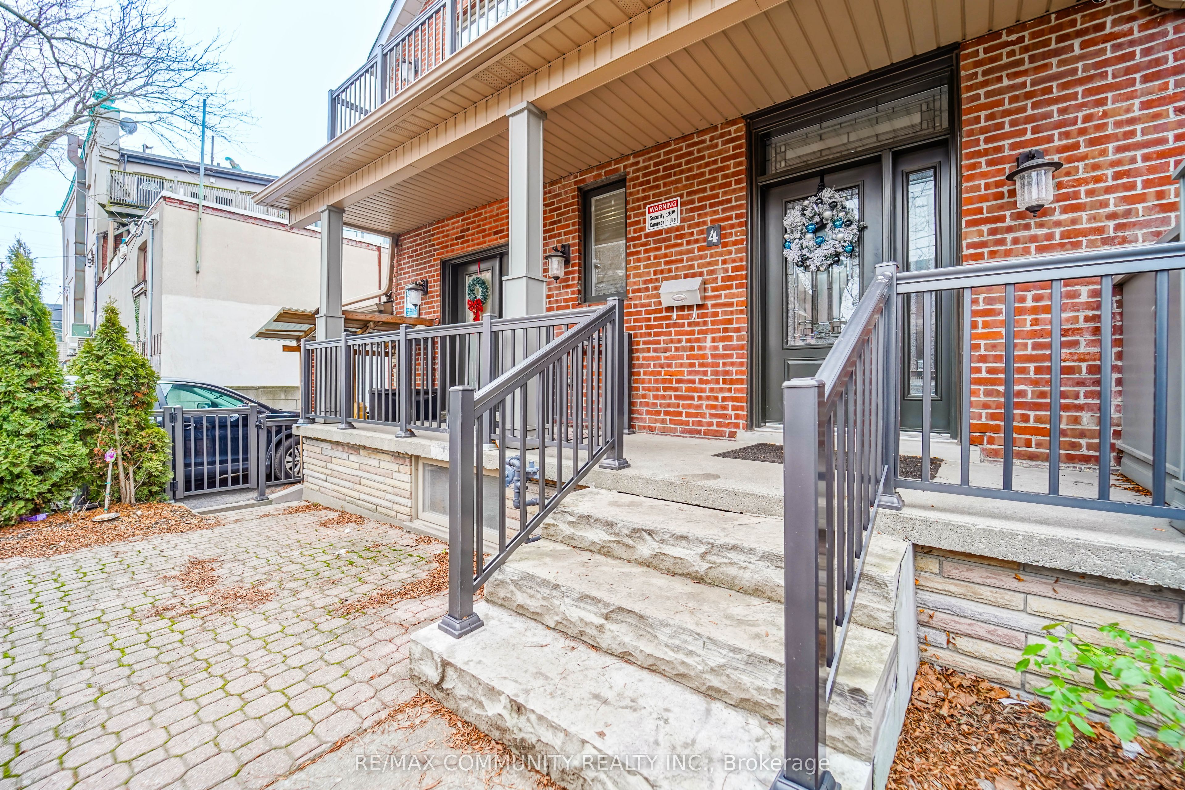 4 Lakeview Avenue Lower, Toronto, ON M6J 3B1 photo 3
