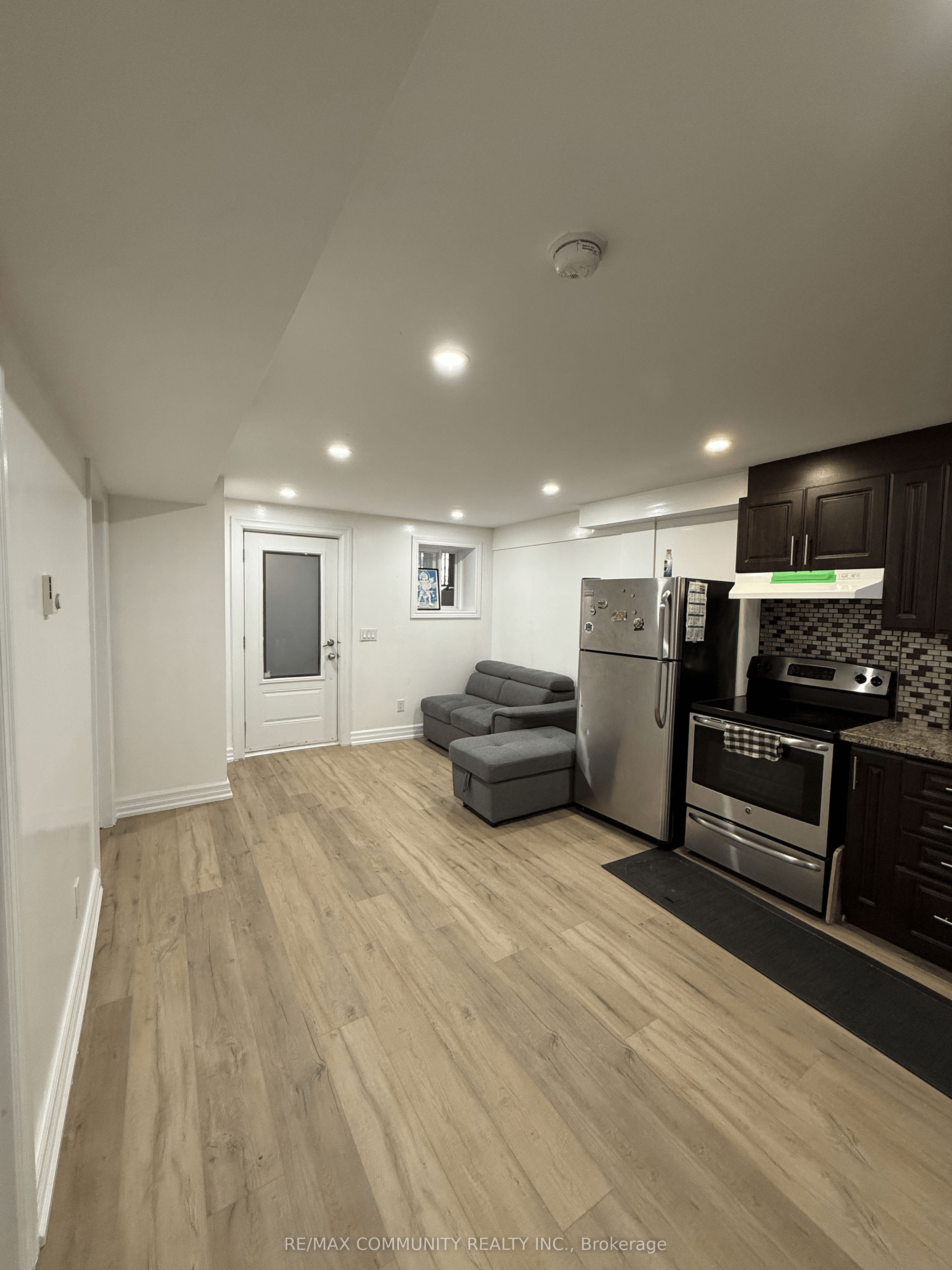 4 Lakeview Avenue Lower, Toronto, ON M6J 3B1 photo 4