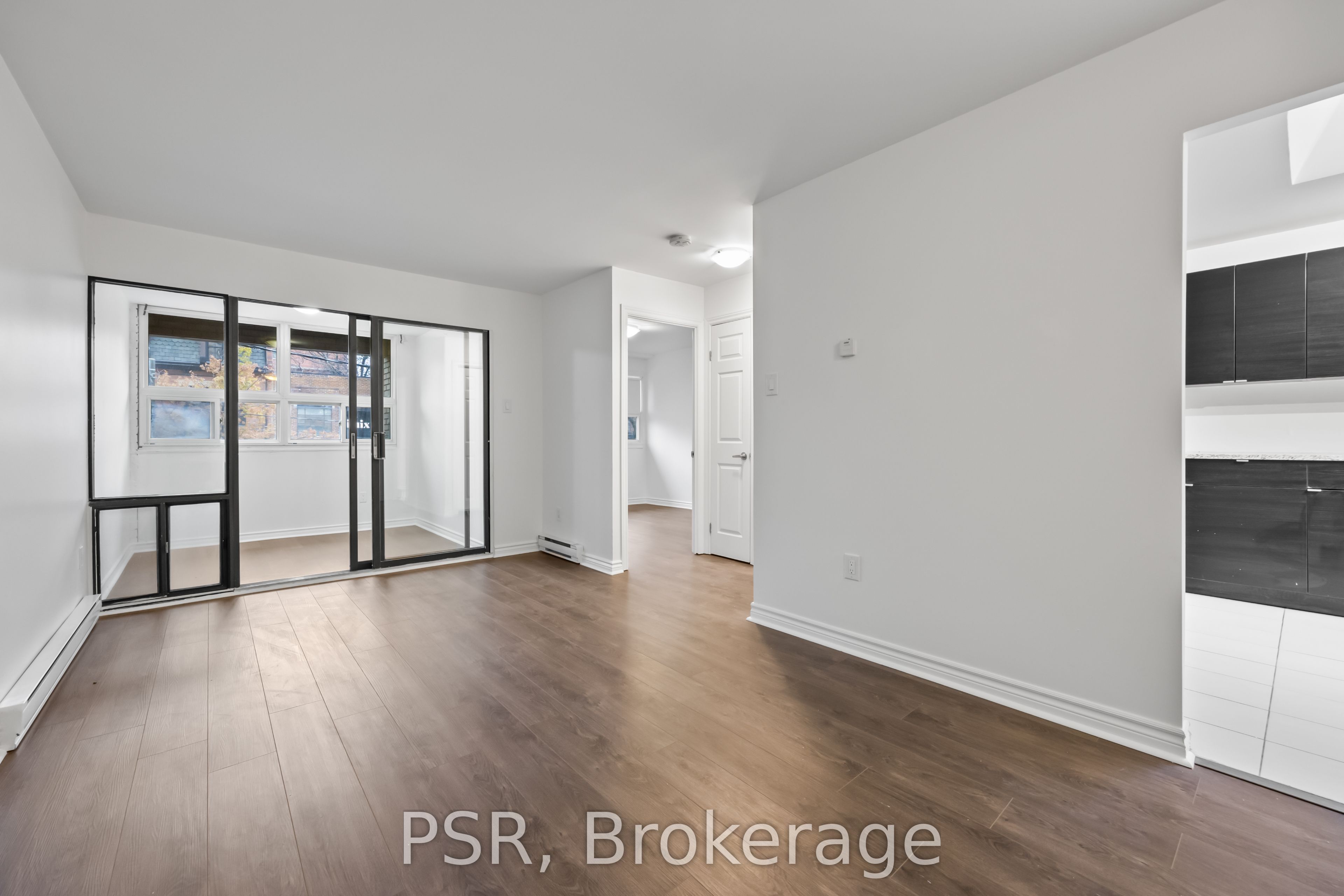 353 Queen Street 10, Toronto, ON M5V 2A4 photo 5