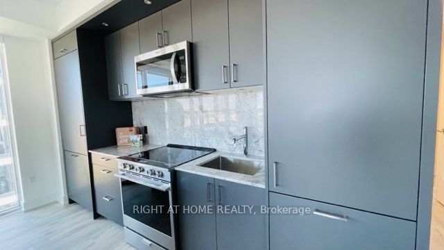 20 Inn On The Park Drive 1531, Toronto, ON M3C 0P8 photo 5