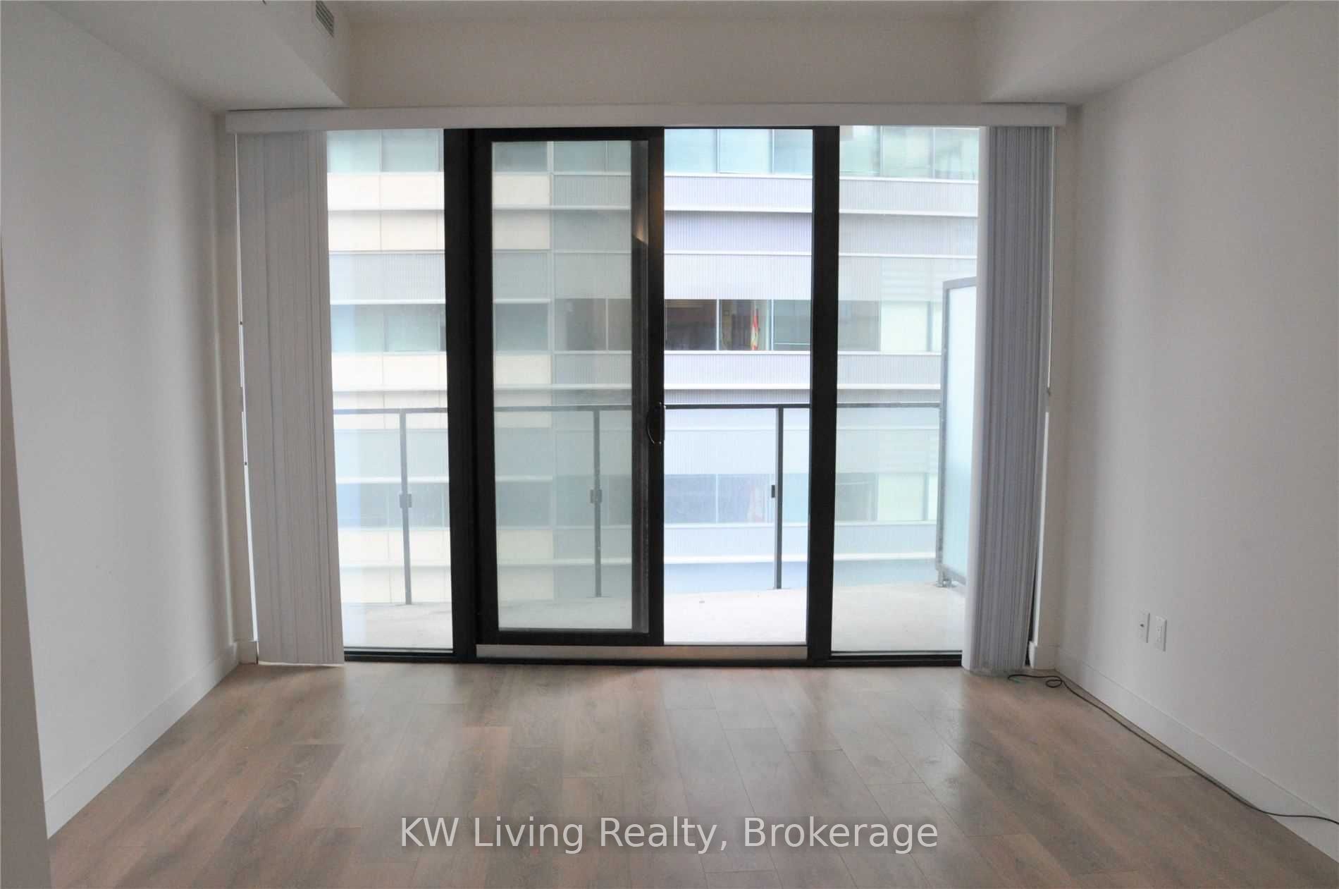 215 Queen Street W 807, Toronto, ON M5V 0P5 photo 3