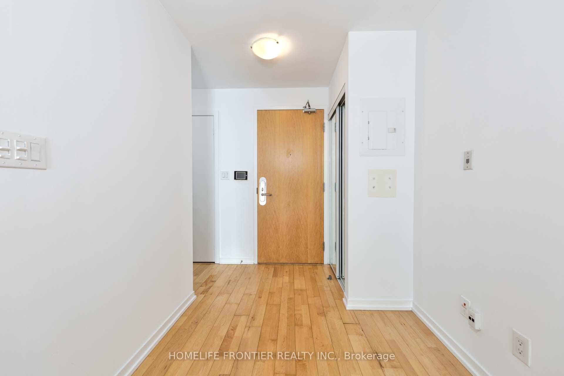 65 Bremner Boulevard 2111, Toronto, ON M5J 0A7 photo 2