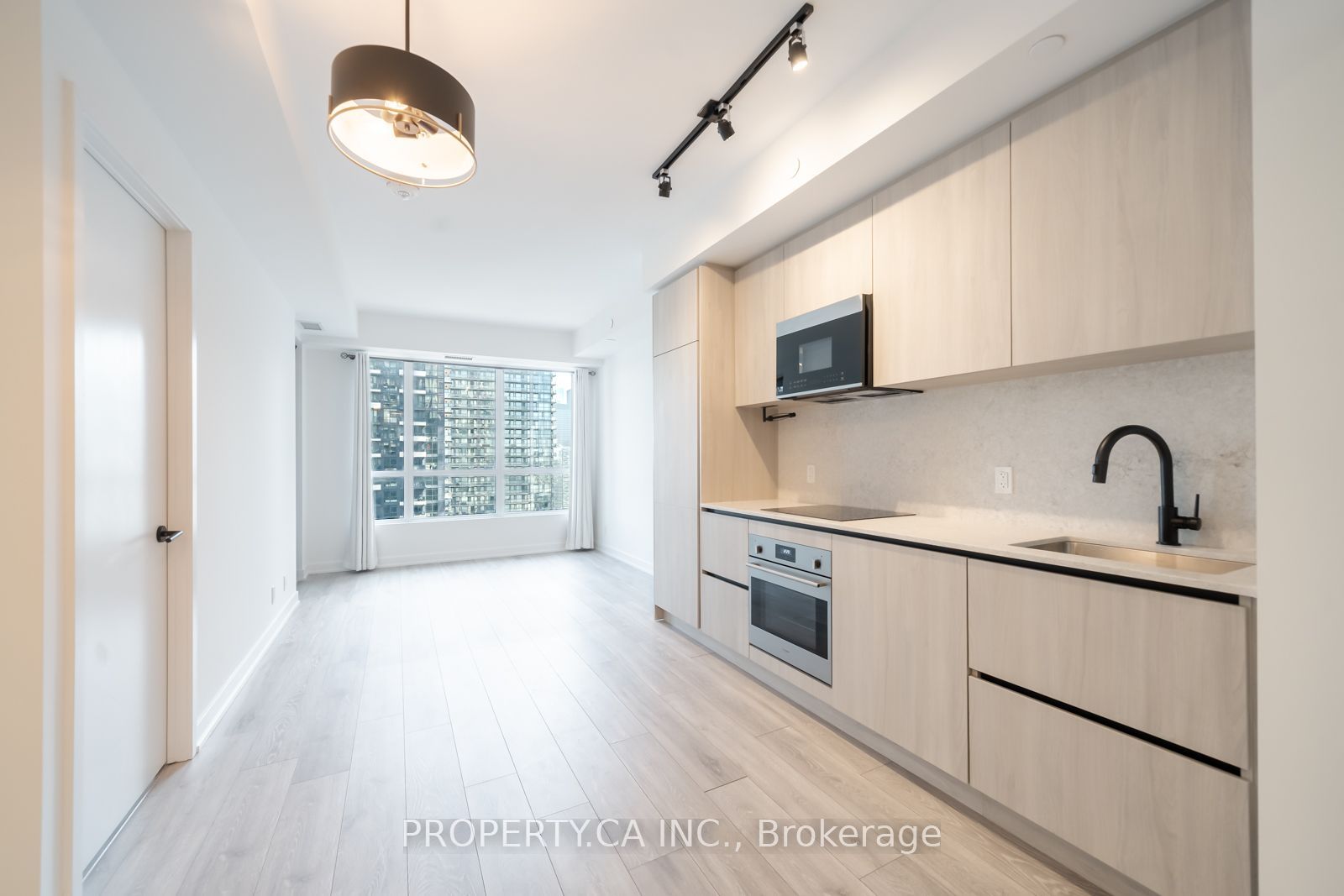 108 Peter Street 3203, Toronto, ON M5V 0W2