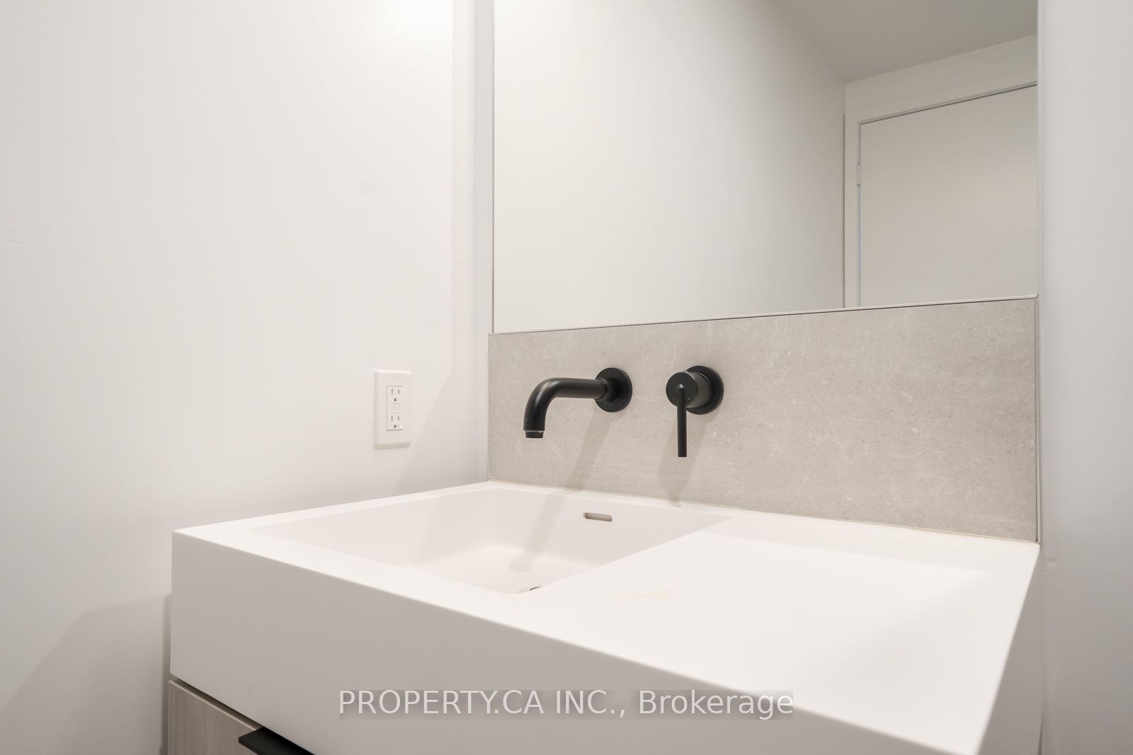 108 Peter Street 3203, Toronto, ON M5V 0W2 photo 3