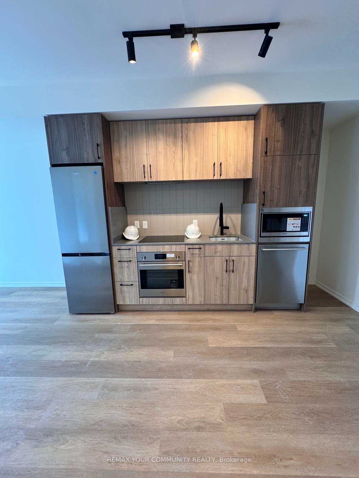 109 Erskine Avenue 1708, Toronto, ON M4P 1Y5 photo 3