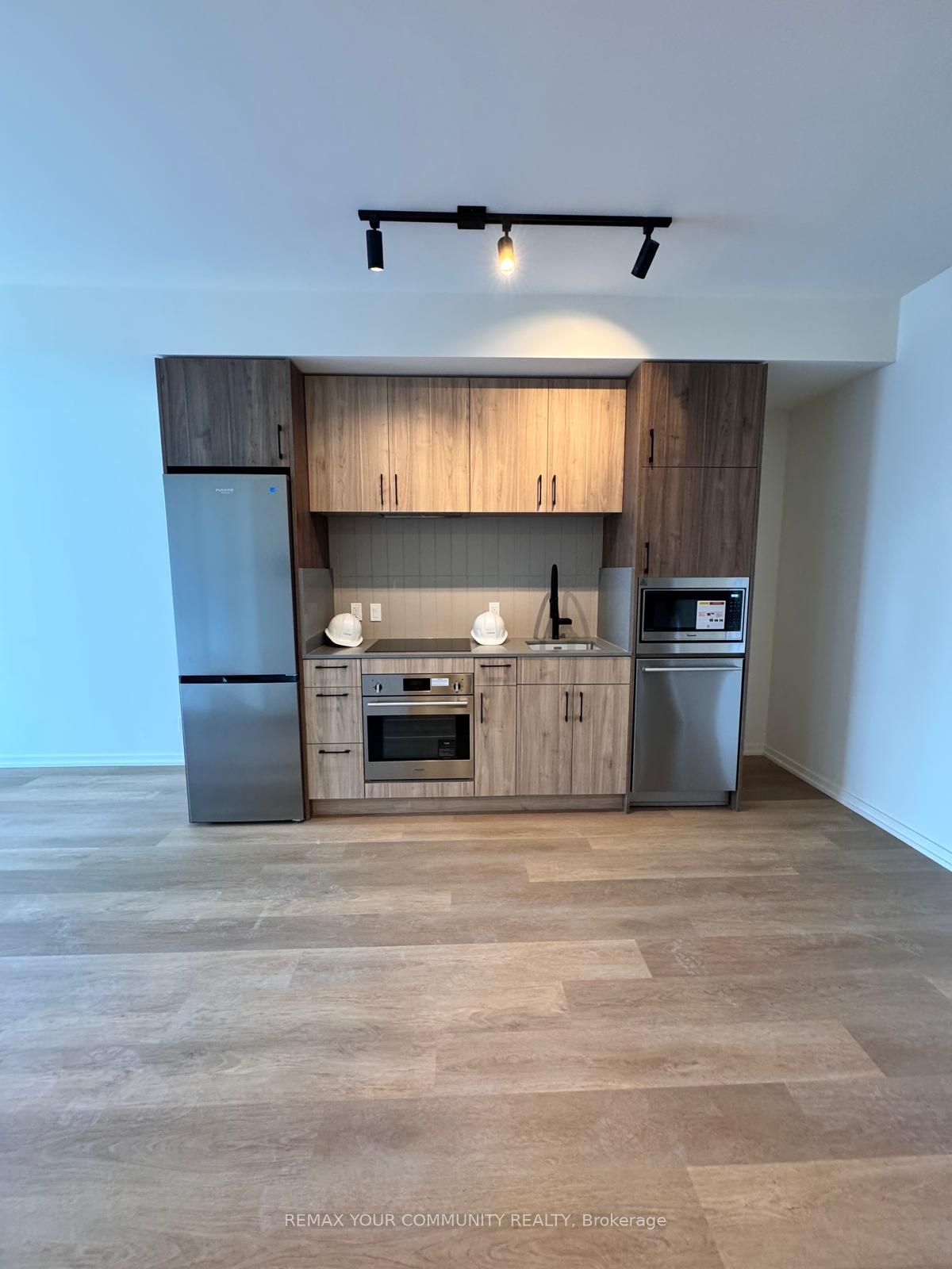 109 Erskine Avenue 1708, Toronto, ON M4P 1Y5 photo 4
