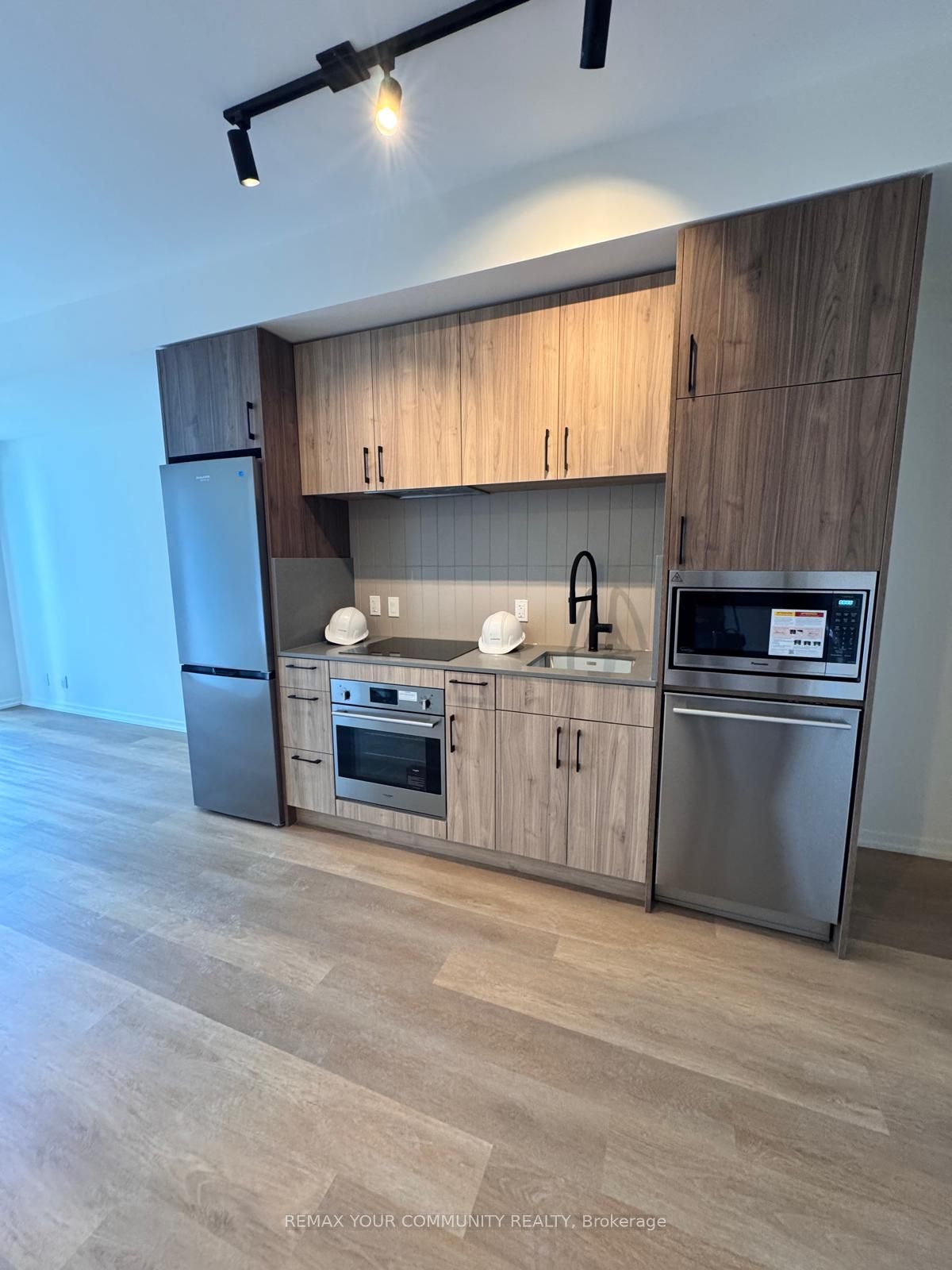 109 Erskine Avenue 1708, Toronto, ON M4P 1Y5 photo 5