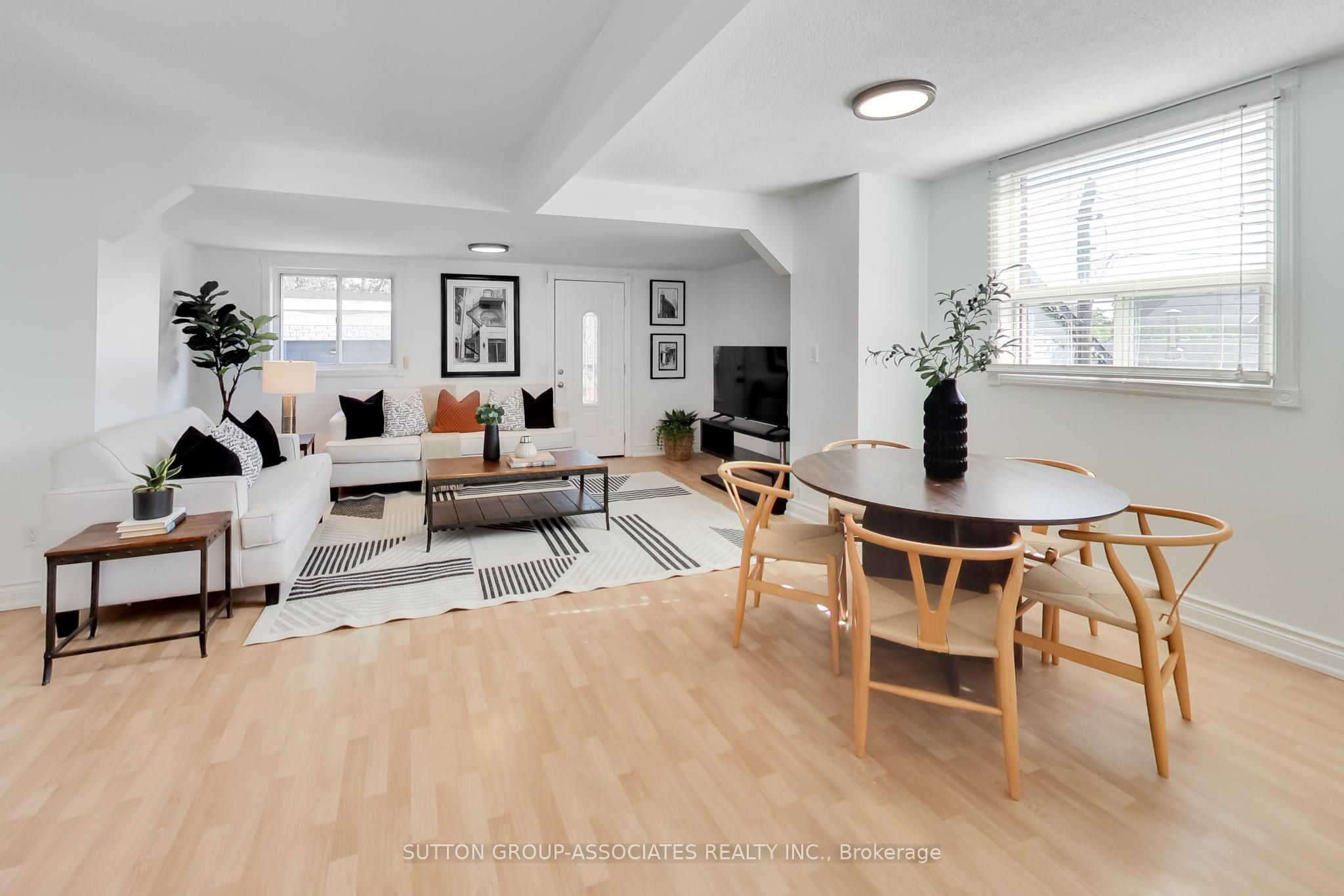 175 Earlsdale Avenue, Toronto, ON M6E 1L3