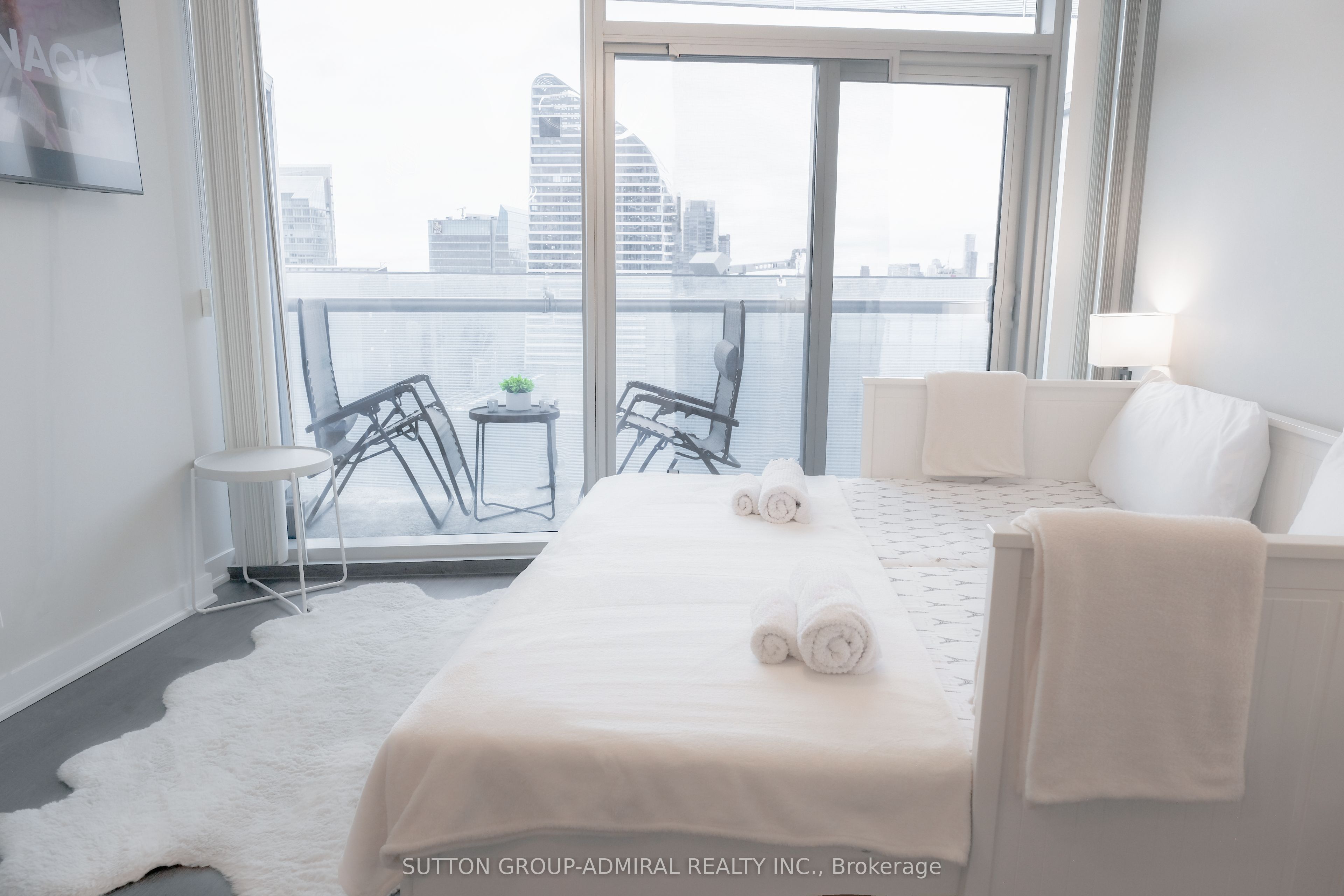 12 York Street 4908, Toronto, ON M5J 0A9 photo 4