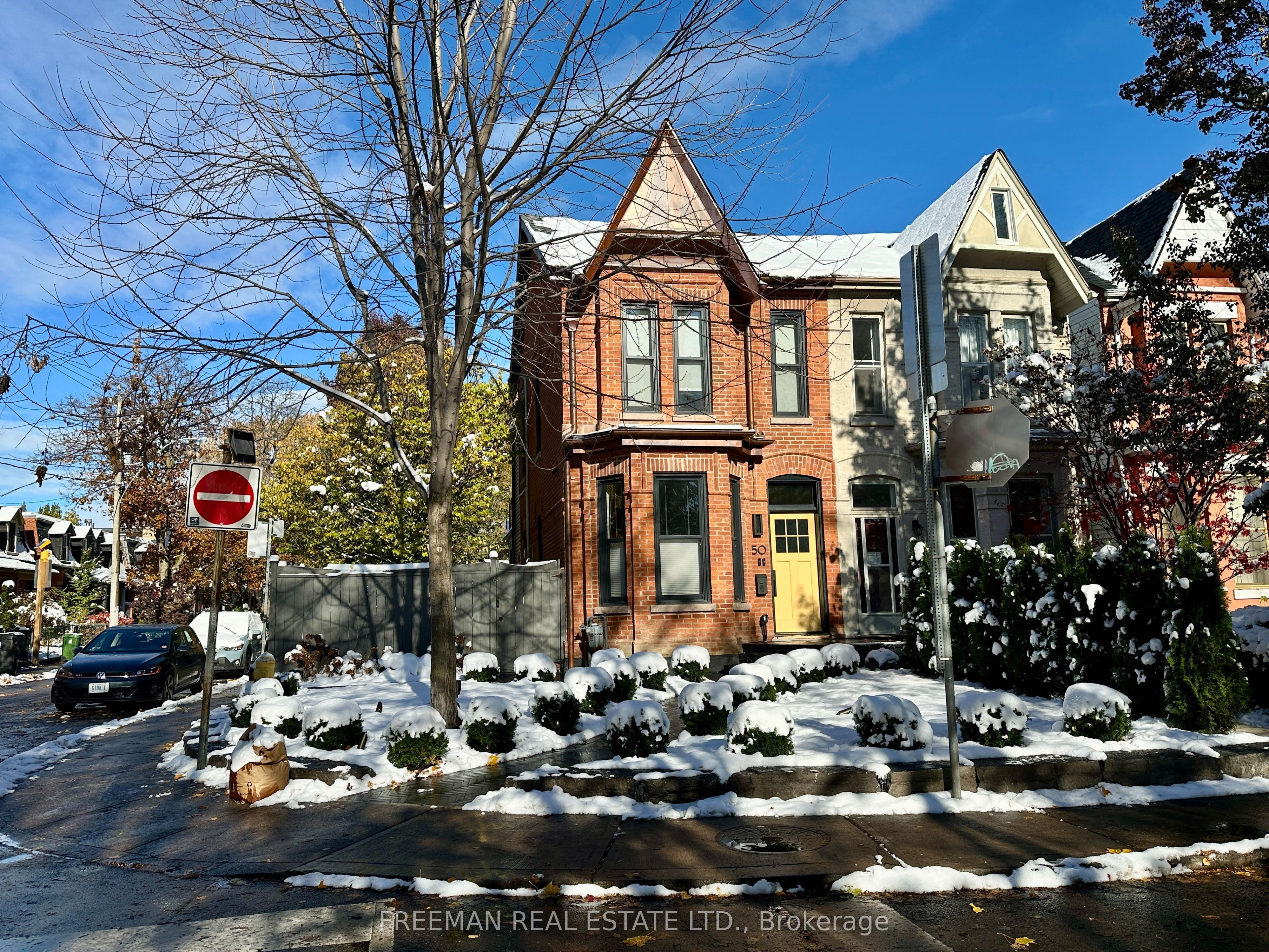 50 Russell Street 2, Toronto, ON M5S 1B7