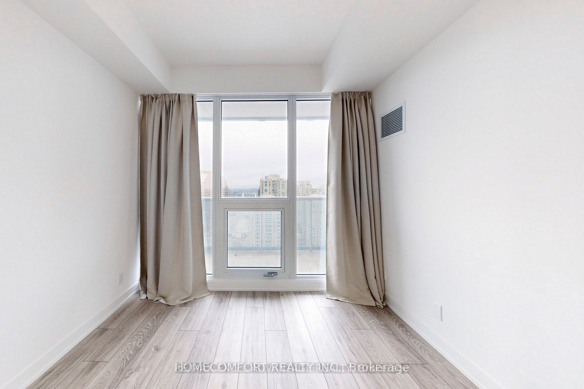 15 Holmes Avenue 2205, Toronto, ON M2N 0L4 photo 3