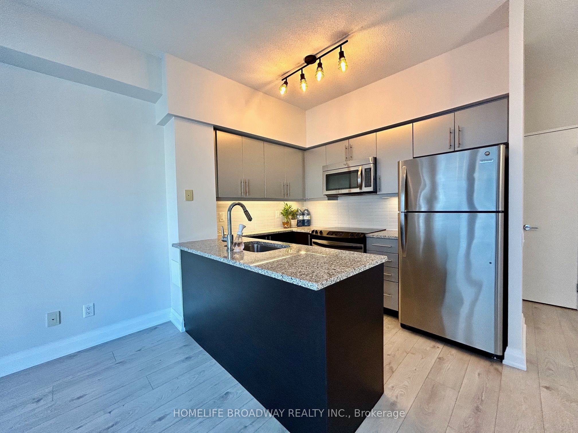 83 Redpath Avenue 811, Toronto, ON M4S 0A2 photo 4
