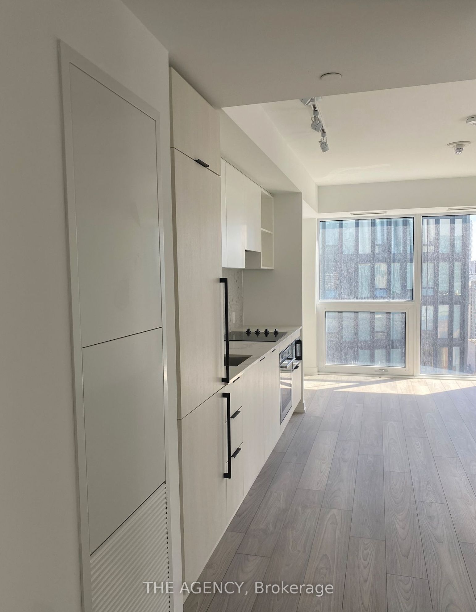 82 Dalhousie Street 2807, Toronto, ON M5B 0C5 photo 3