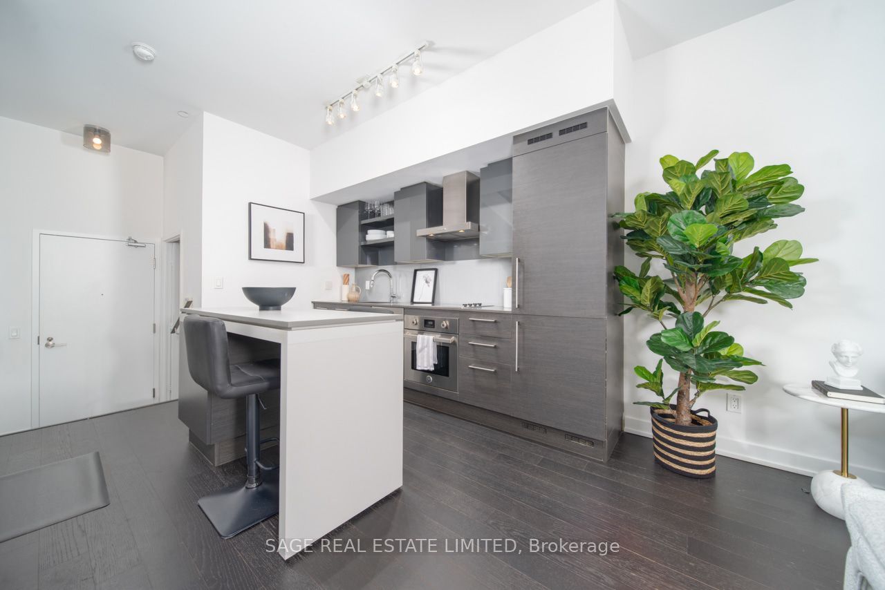 1030 King Street W 118, Toronto, ON M6K 3N3 photo 5