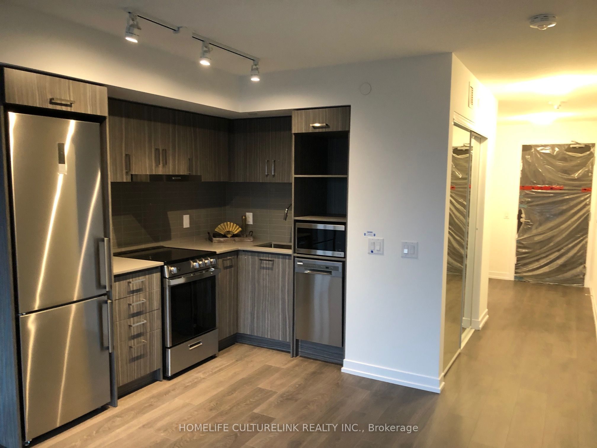 219 Dundas Street E 1802, Toronto, ON M5A 0V1 photo 3