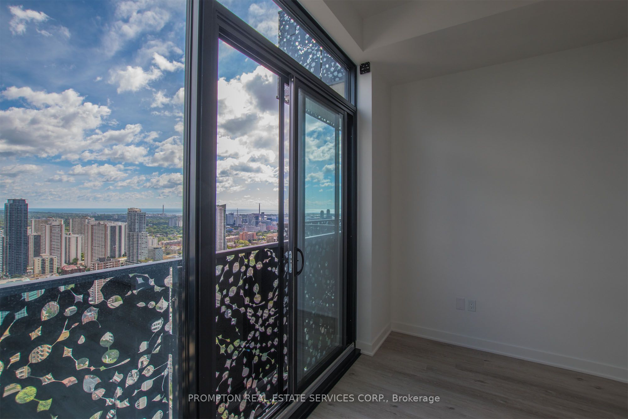 55 Charles Street E 3913, Toronto, ON M4Y 0J1 photo 2