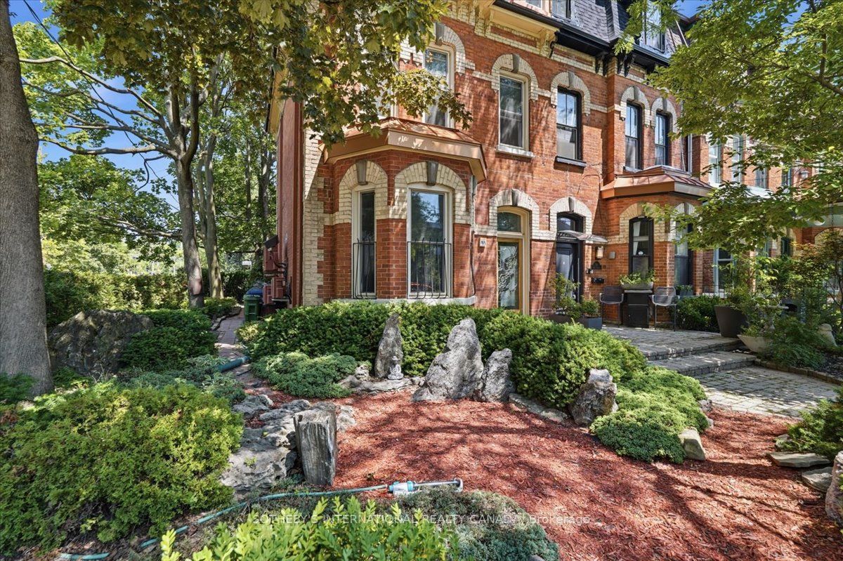 33 Rose Avenue, Toronto, ON M4X 1N7 photo 3