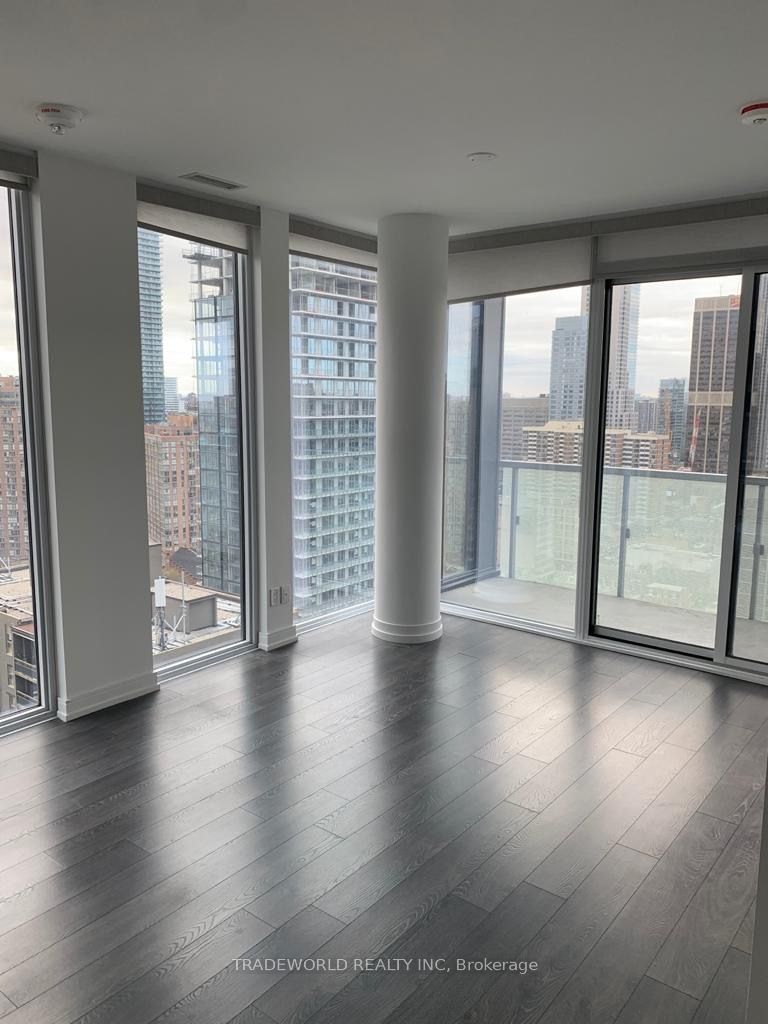 28 Wellesley Street E 2909, Toronto, ON M4Y 0C4 photo 3