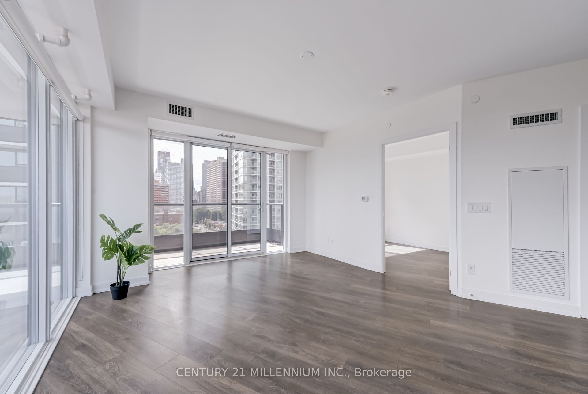 159 Wellesley Street 708, Toronto, ON M4Y 0H5
