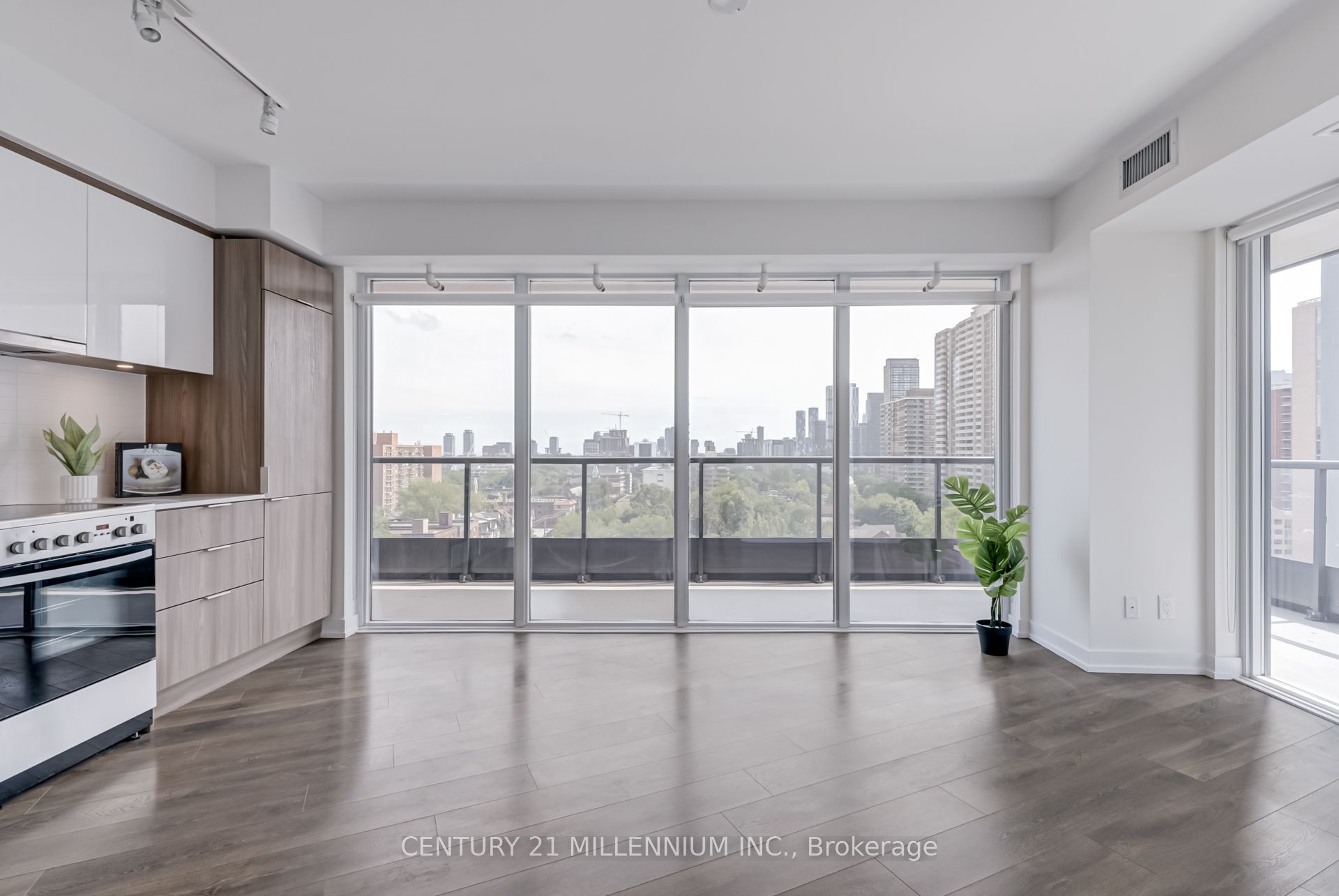 159 Wellesley Street 708, Toronto, ON M4Y 0H5 photo 5