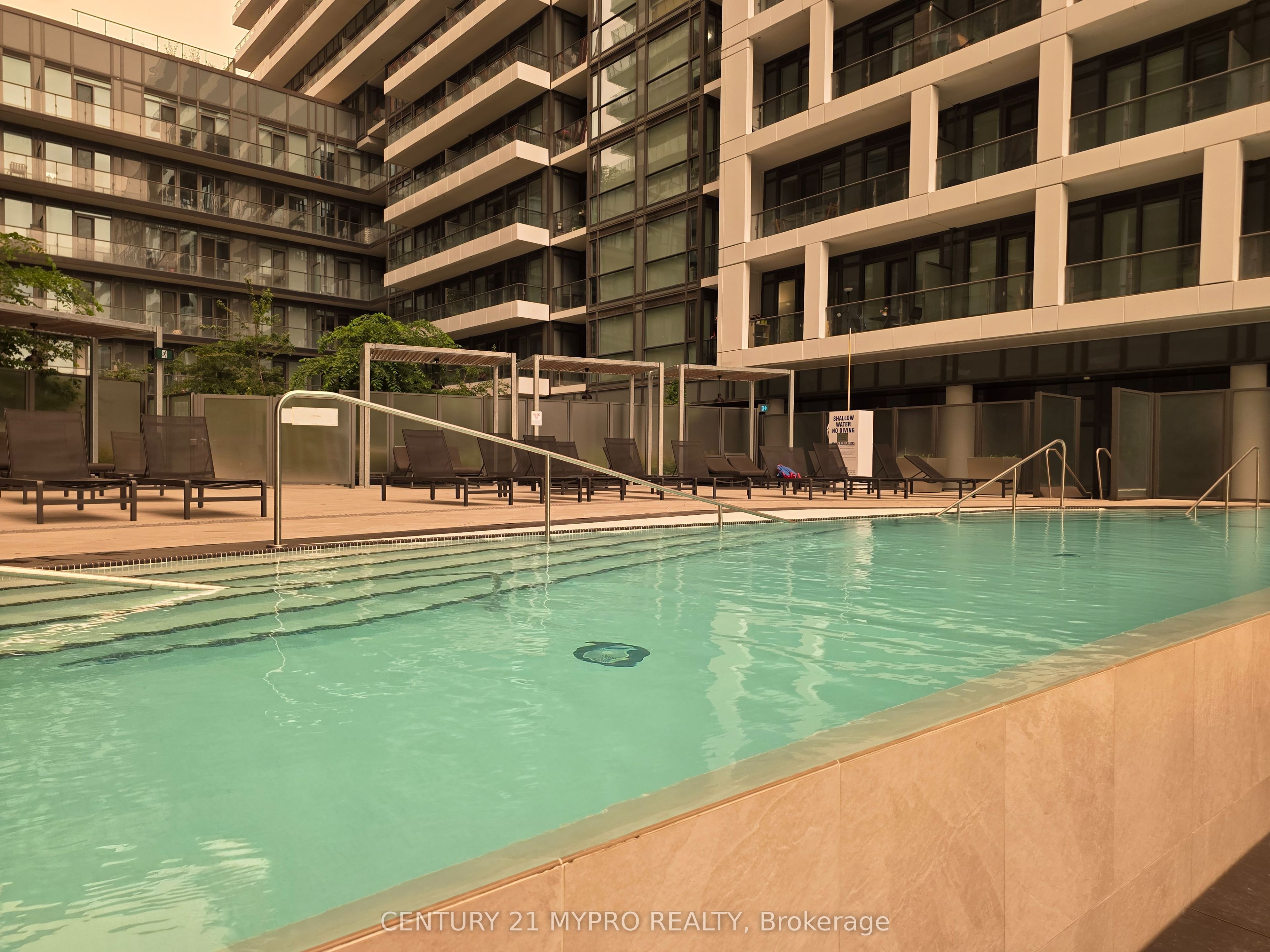 70 Princess Street 1706, Toronto, ON M5A 0X6