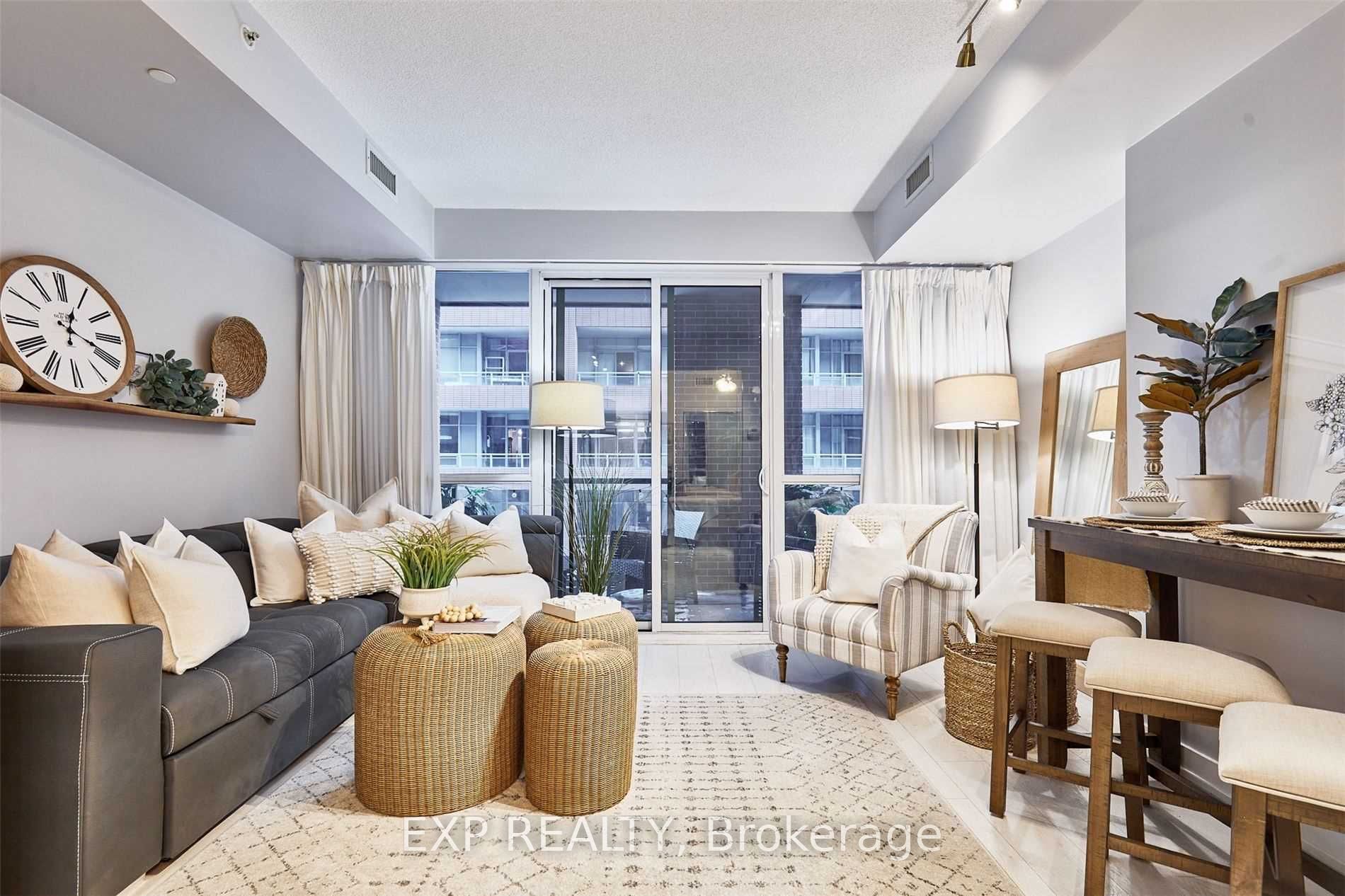 20 Bruyeres Mews 313, Toronto, ON M5V 0G8