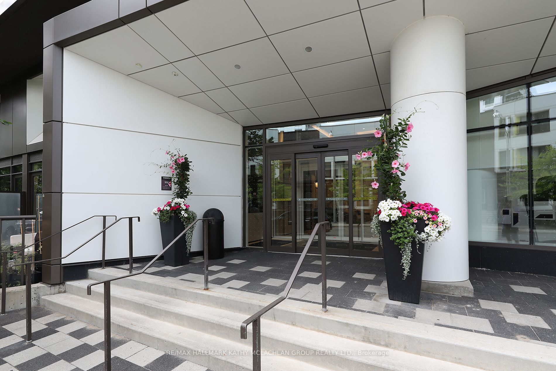 80 Vanauley Street 815, Toronto, ON M5T 0C9 photo 2