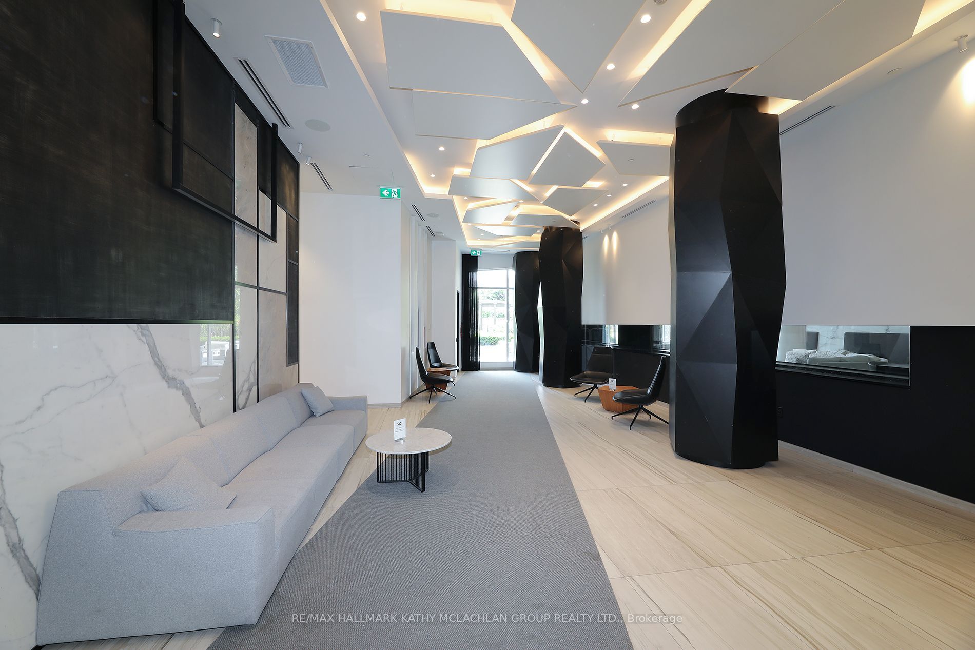 80 Vanauley Street 815, Toronto, ON M5T 0C9 photo 3
