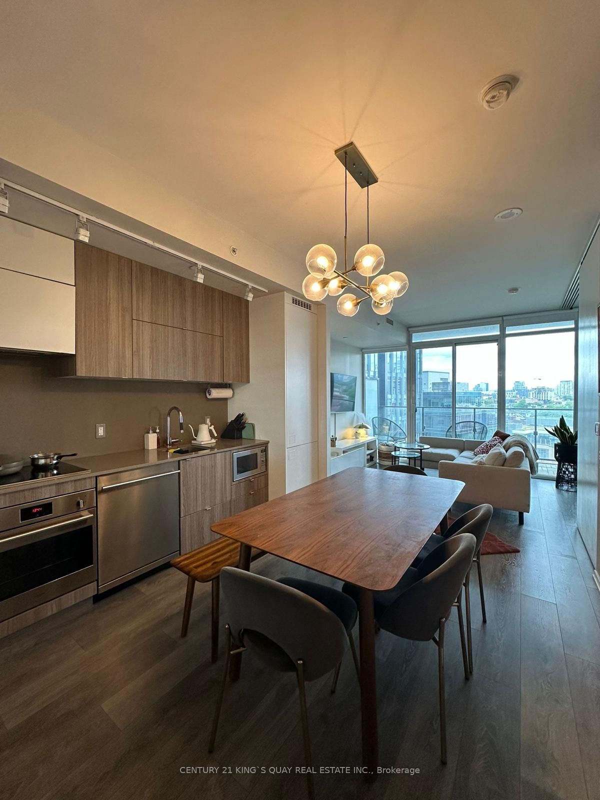 125 Peter Street 803, Toronto, ON M5V 0M2 photo 3