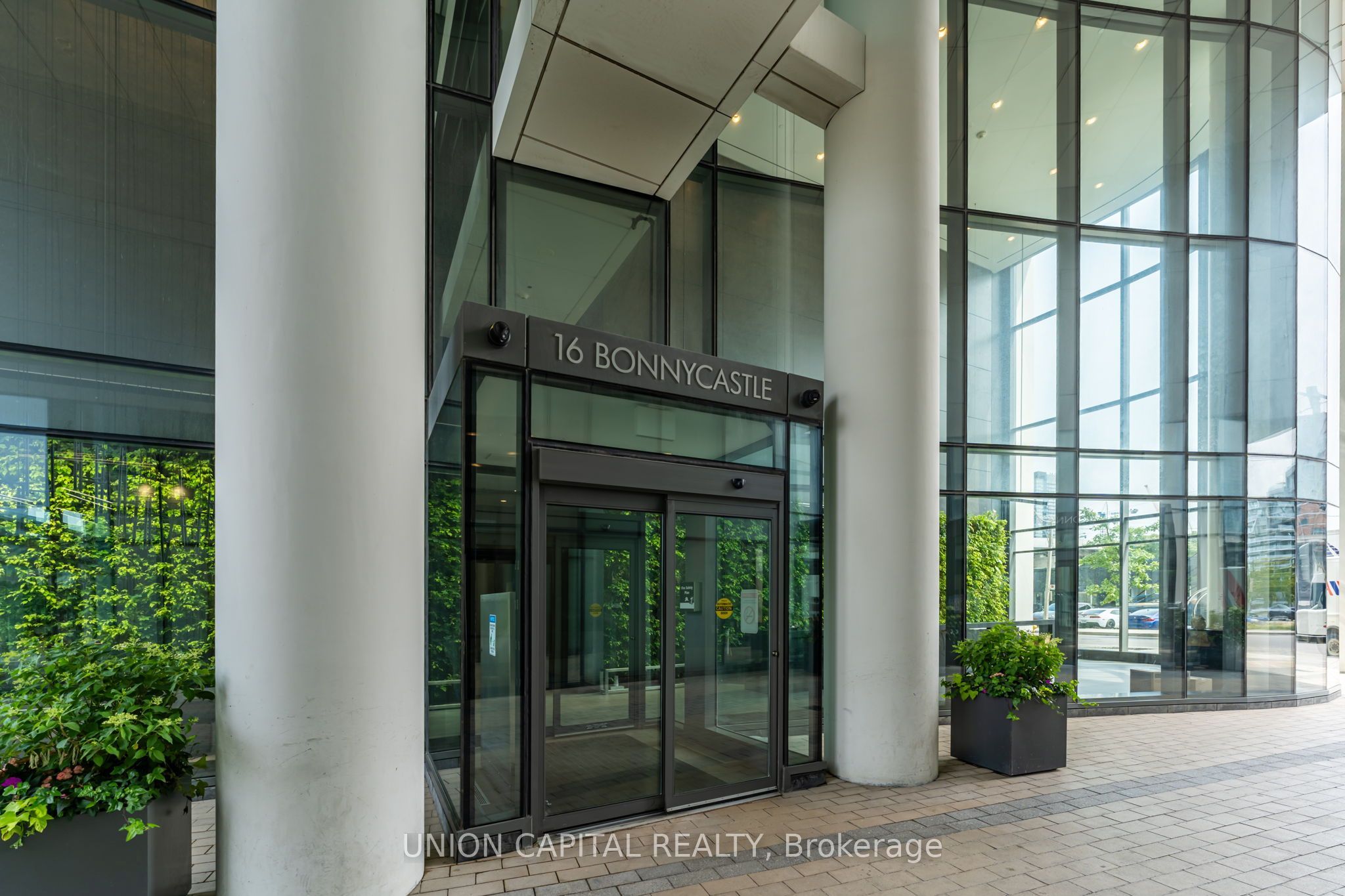 16 Bonnycastle Street 2007, Toronto, ON M5C 0C9 photo 3