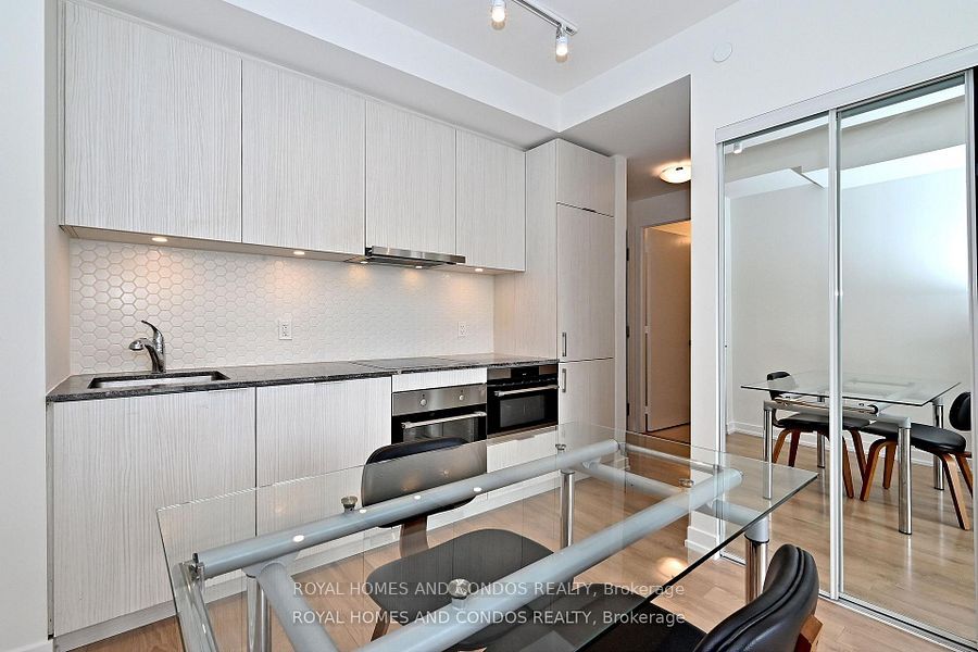 158 Front Street E 908, Toronto, ON M5A 0K9 photo 5