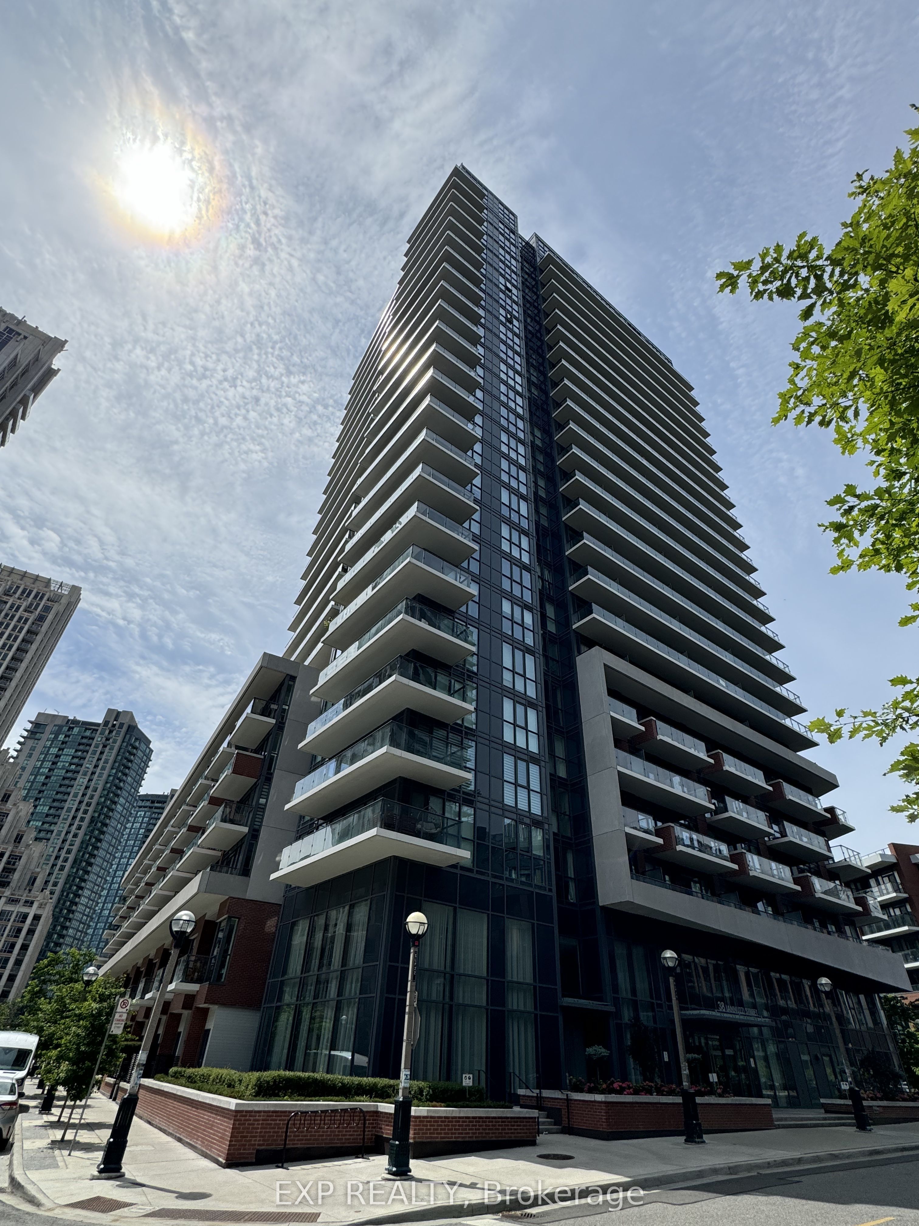 38 Iannuzzi Street 509, Toronto, ON M5V 0S2