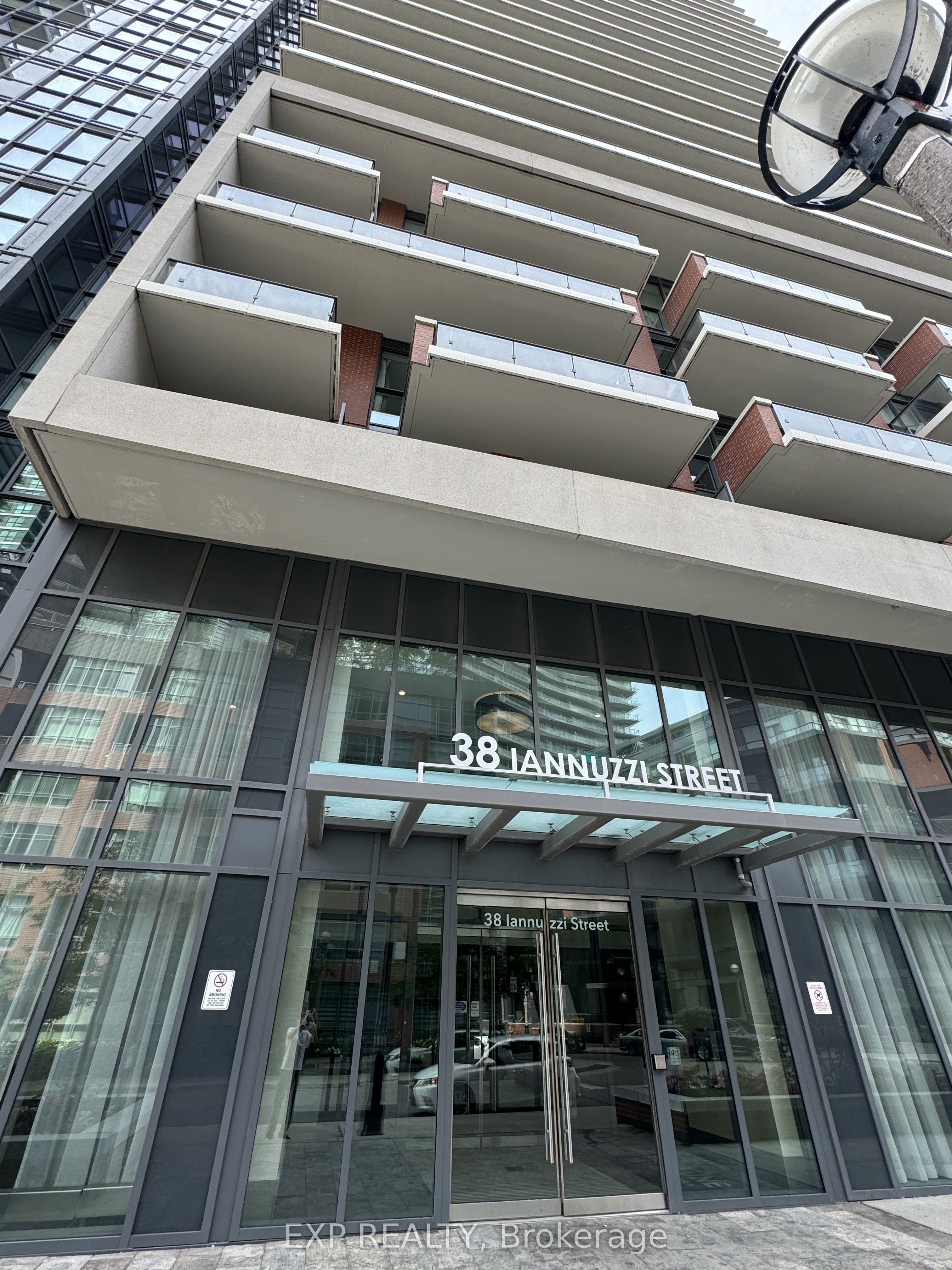 38 Iannuzzi Street 509, Toronto, ON M5V 0S2 photo 2