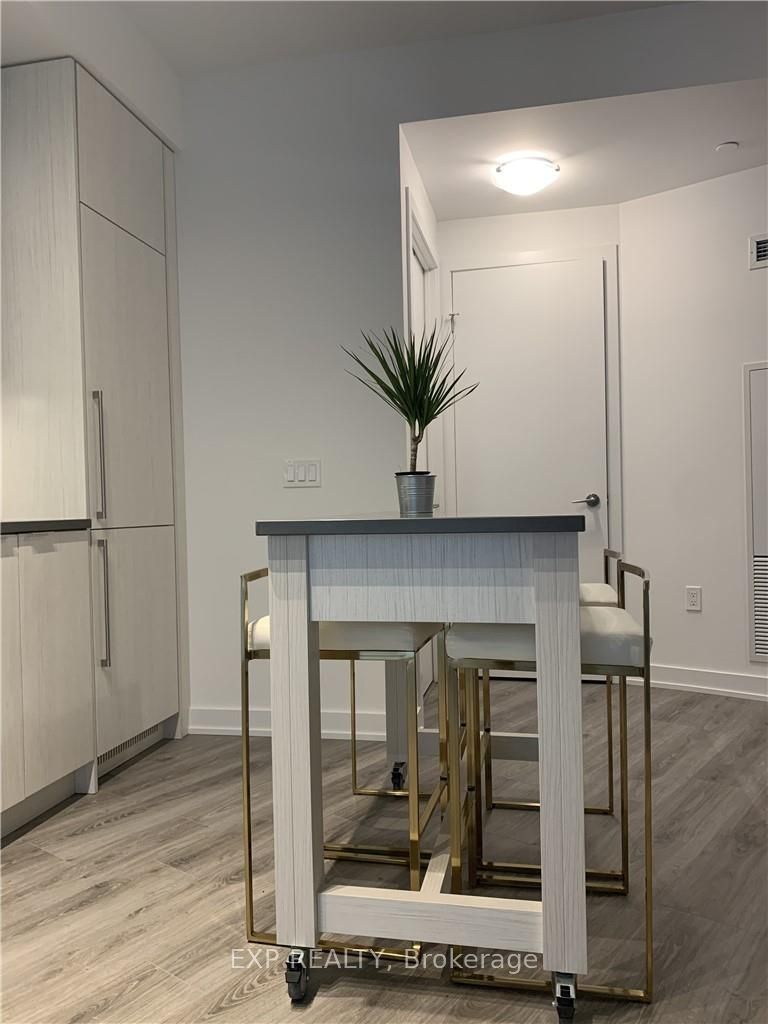 38 Iannuzzi Street 509, Toronto, ON M5V 0S2 photo 5