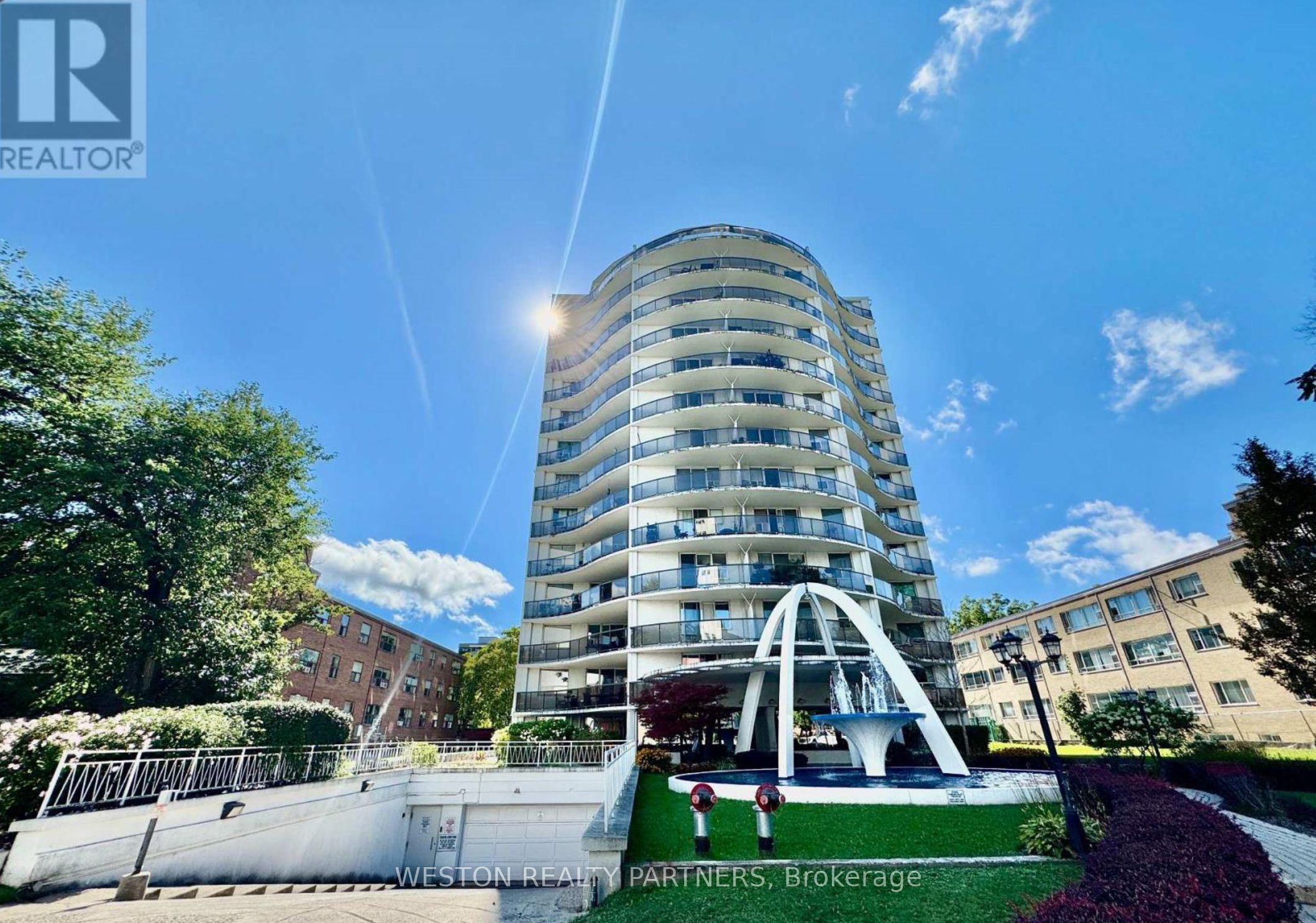 44 Walmer Road 204, Toronto, ON M5R 2X5