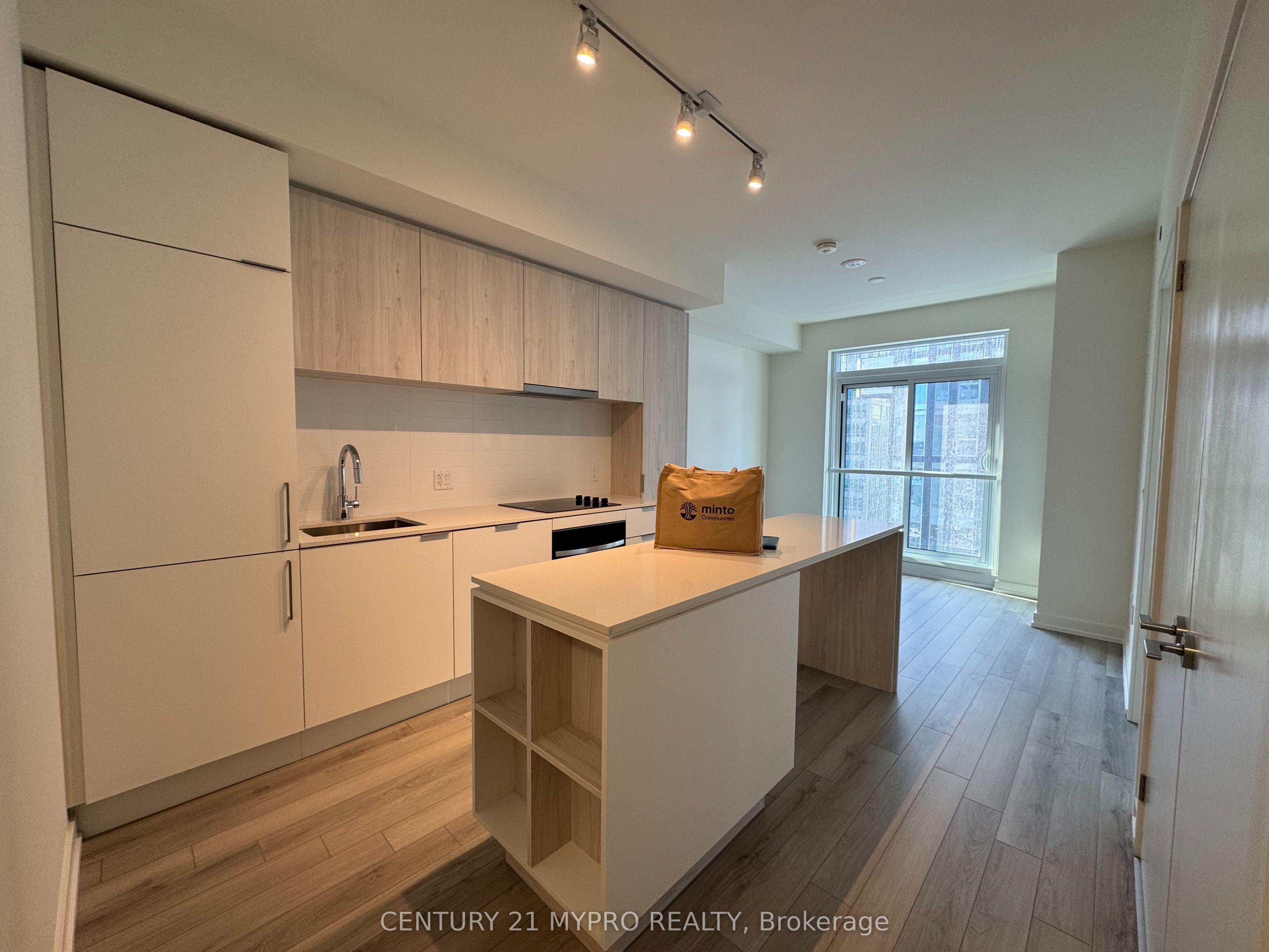 89 Church Street 1010, Toronto, ON M5C 2G3