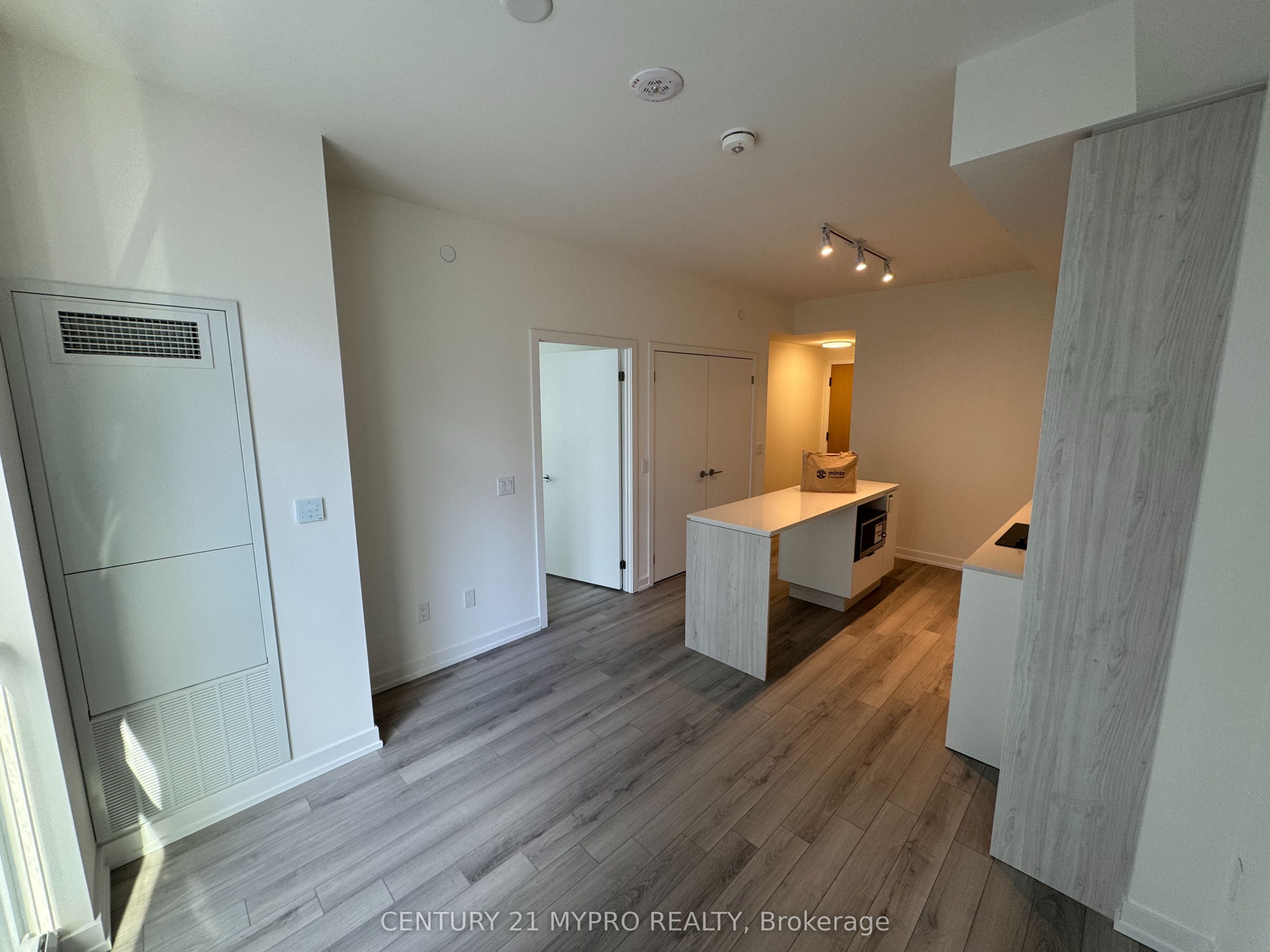 89 Church Street 1010, Toronto, ON M5C 2G3 photo 4