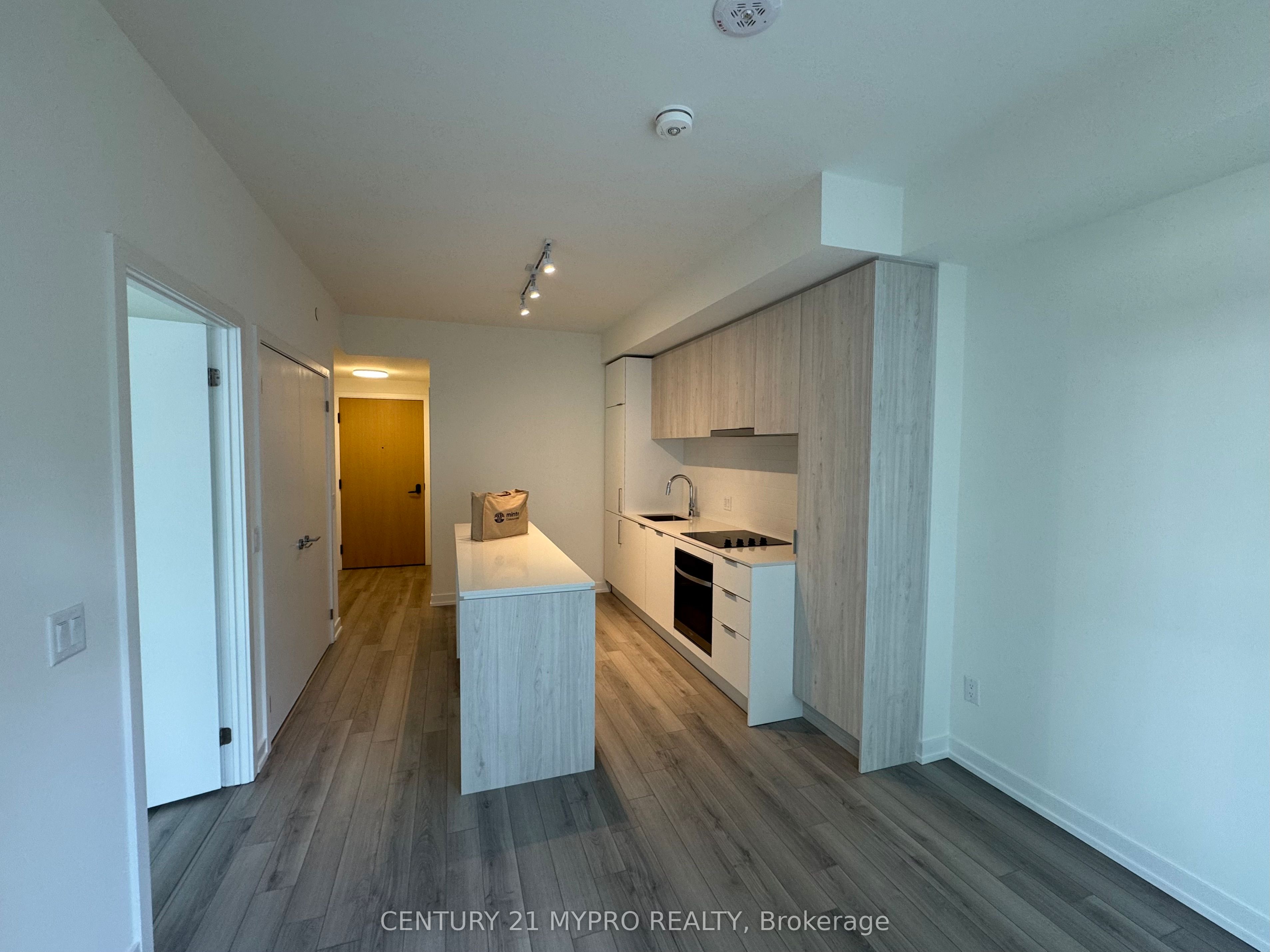 89 Church Street 1010, Toronto, ON M5C 2G3 photo 5