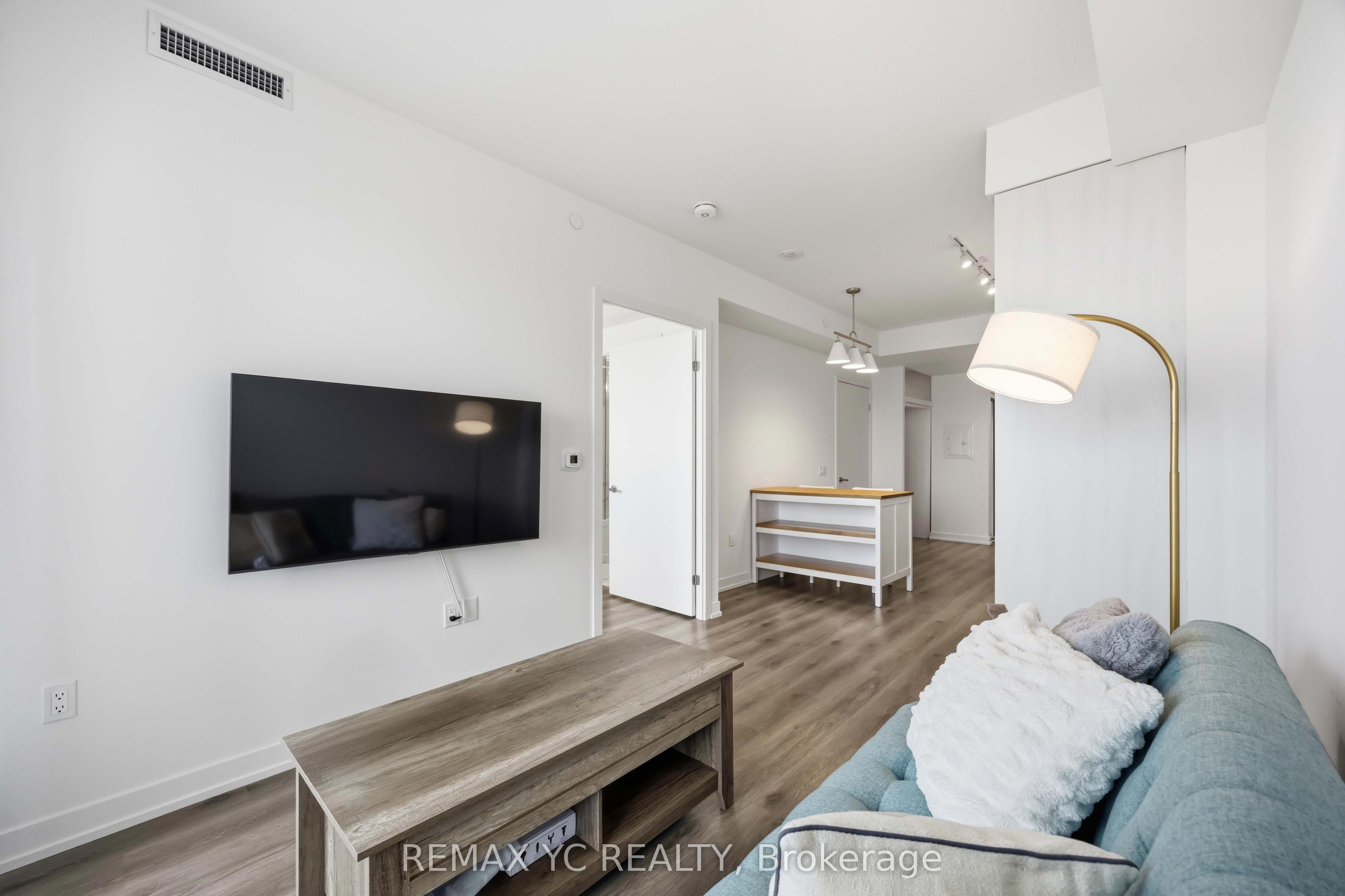 138 Downes Street 6301, Toronto, ON M5E 0E4 photo 3
