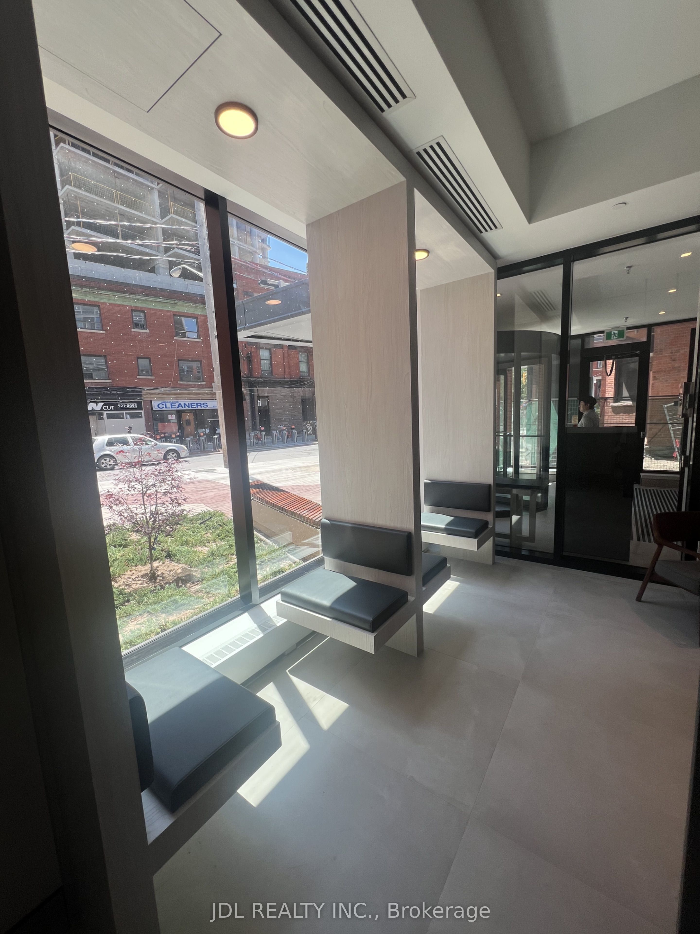 609 Sherbourne Street 4701, Toronto, ON M4X 0A4 photo 2