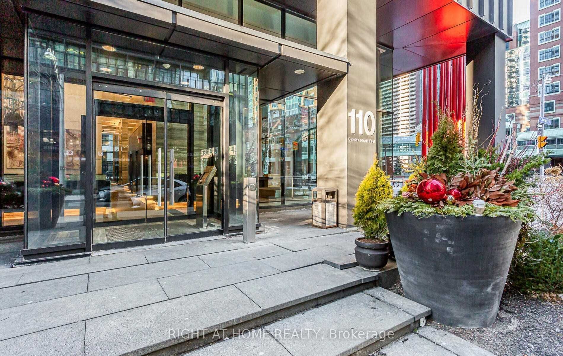 110 Charles Street E 1702, Toronto, ON M4Y 1T5 photo 2