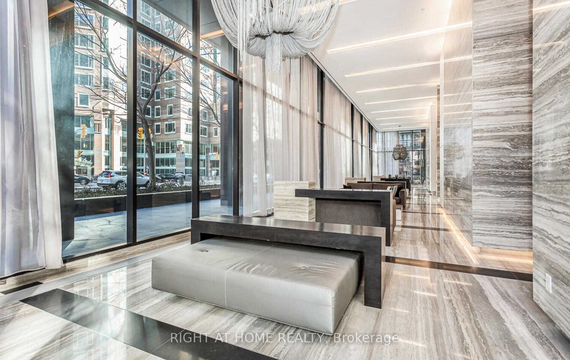 110 Charles Street E 1702, Toronto, ON M4Y 1T5 photo 4