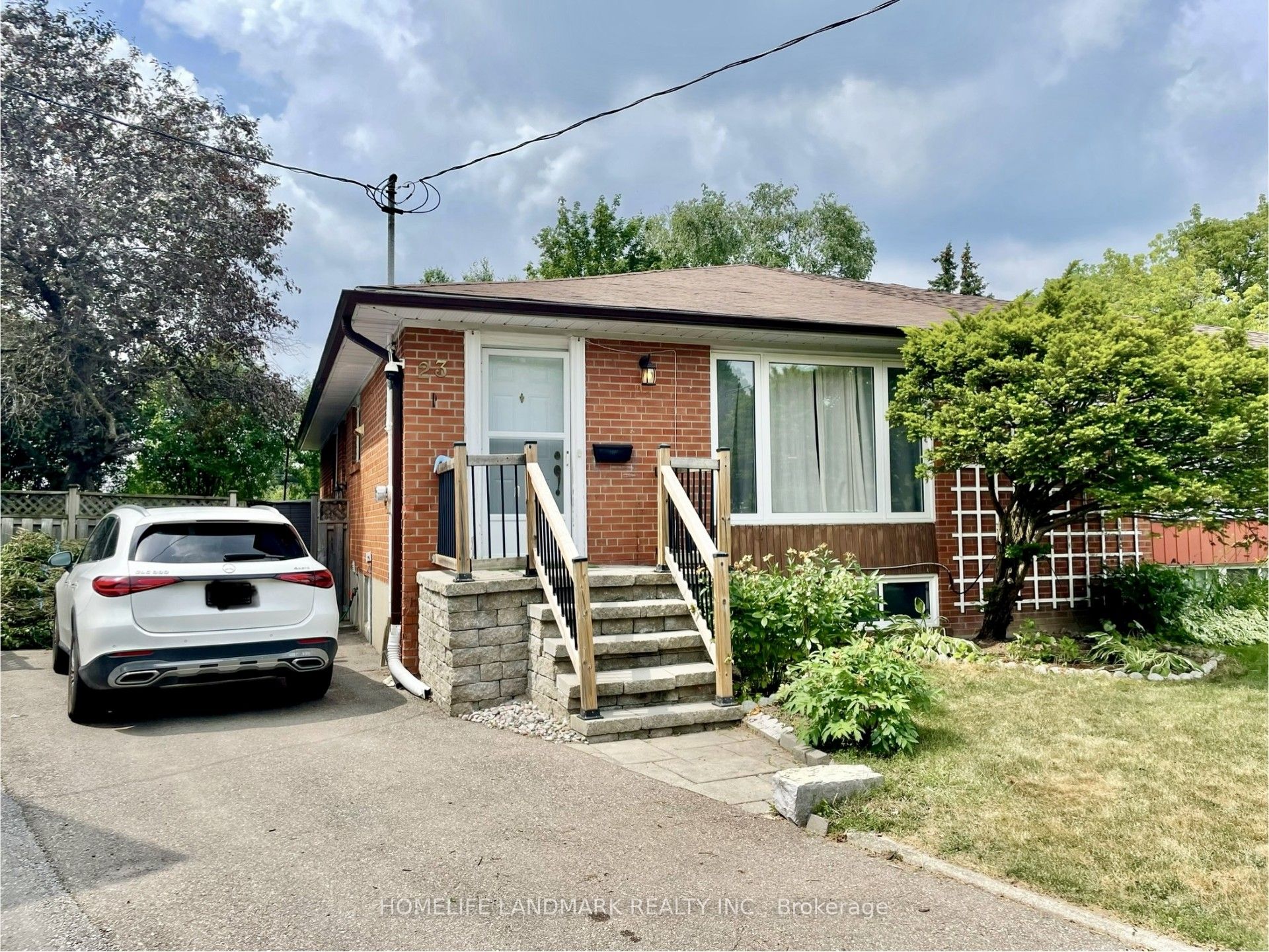 23 Beethoven Court, Toronto, ON M2H 1W1